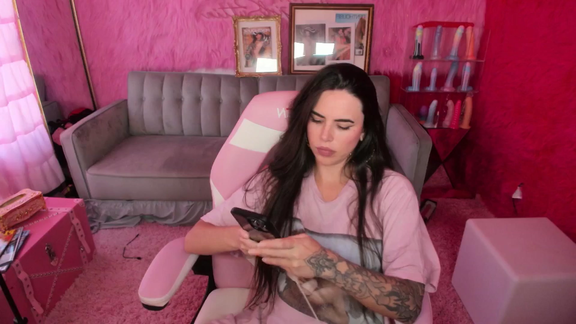 Gallery image thumbnail from thatgrlsuttin's myfreecams stream on, 05/19/2025, 22:21 image 8 of 20