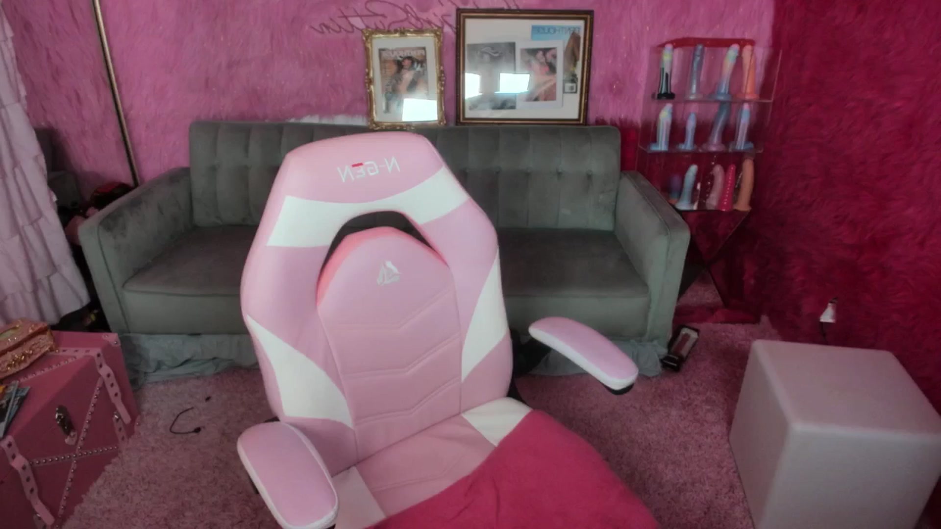 Gallery image thumbnail from thatgrlsuttin's myfreecams stream on, 05/24/2025, 04:00 image 15 of 20