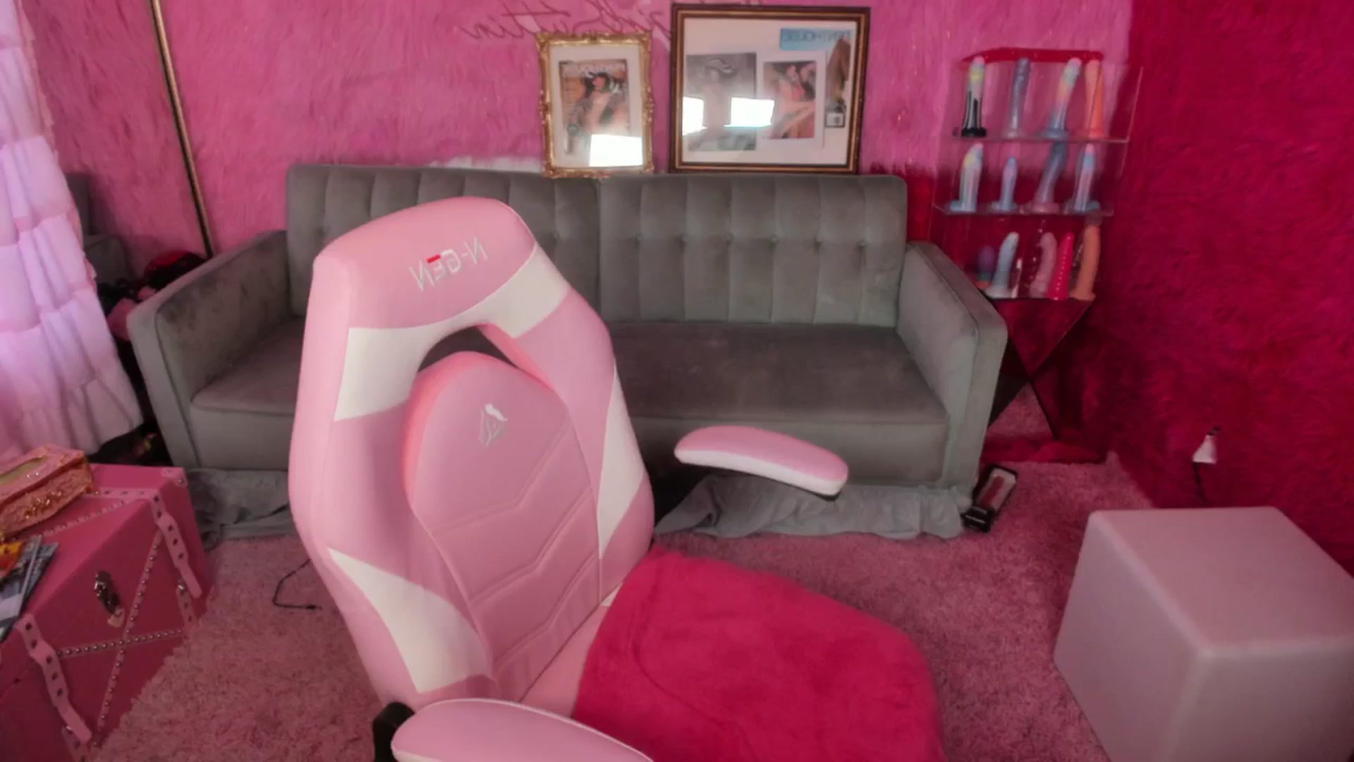 Gallery image thumbnail from thatgrlsuttin's myfreecams stream on, 05/24/2025, 04:00 image 2 of 20