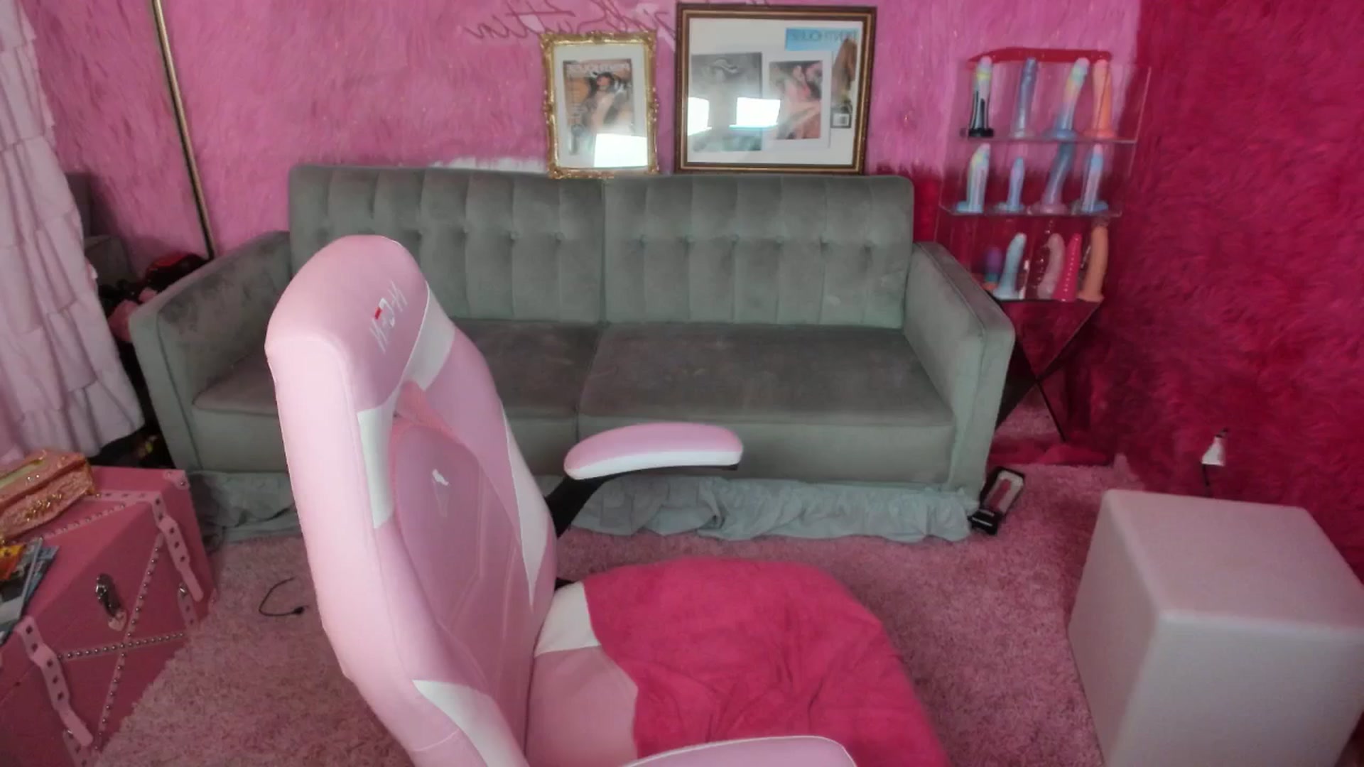 Gallery image thumbnail from thatgrlsuttin's myfreecams stream on, 05/24/2025, 04:00 image 12 of 20