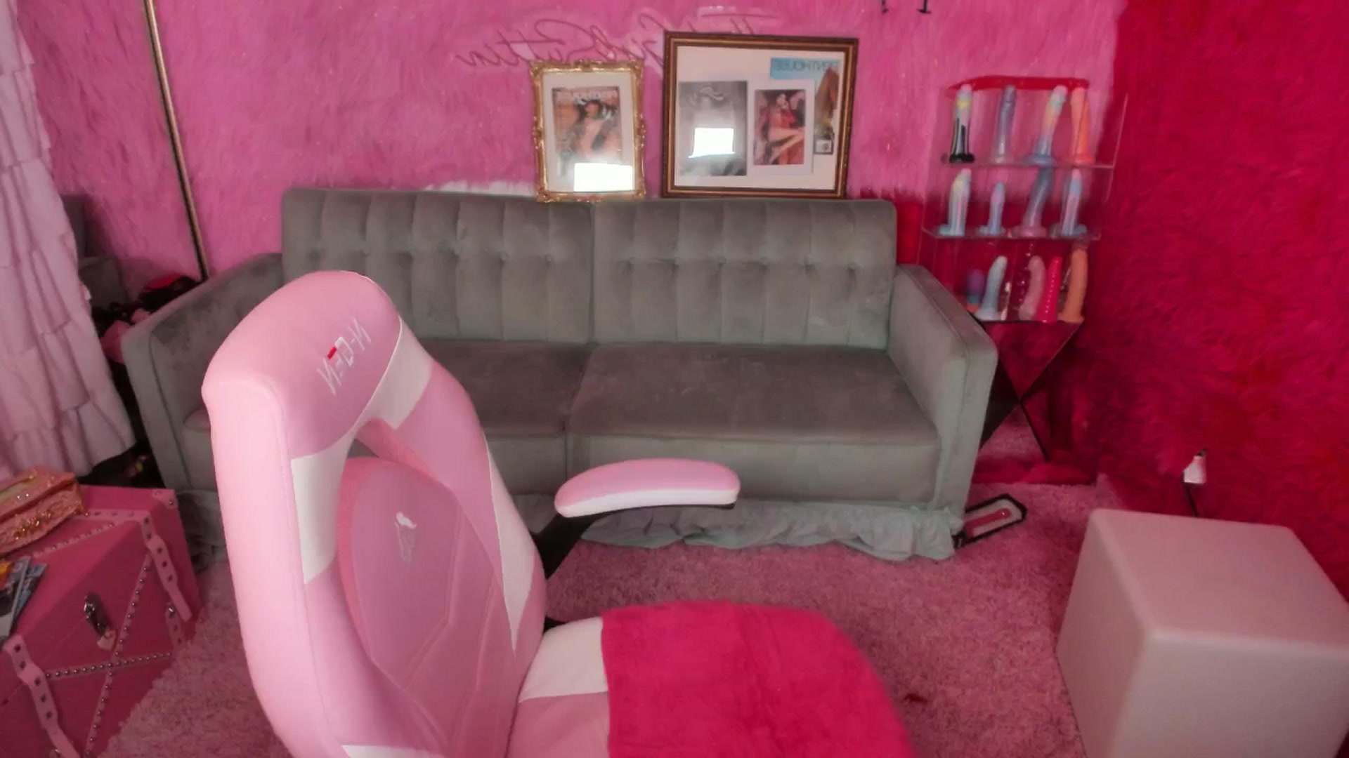 Gallery image thumbnail from thatgrlsuttin's myfreecams stream on, 05/26/2025, 04:17 image 15 of 20