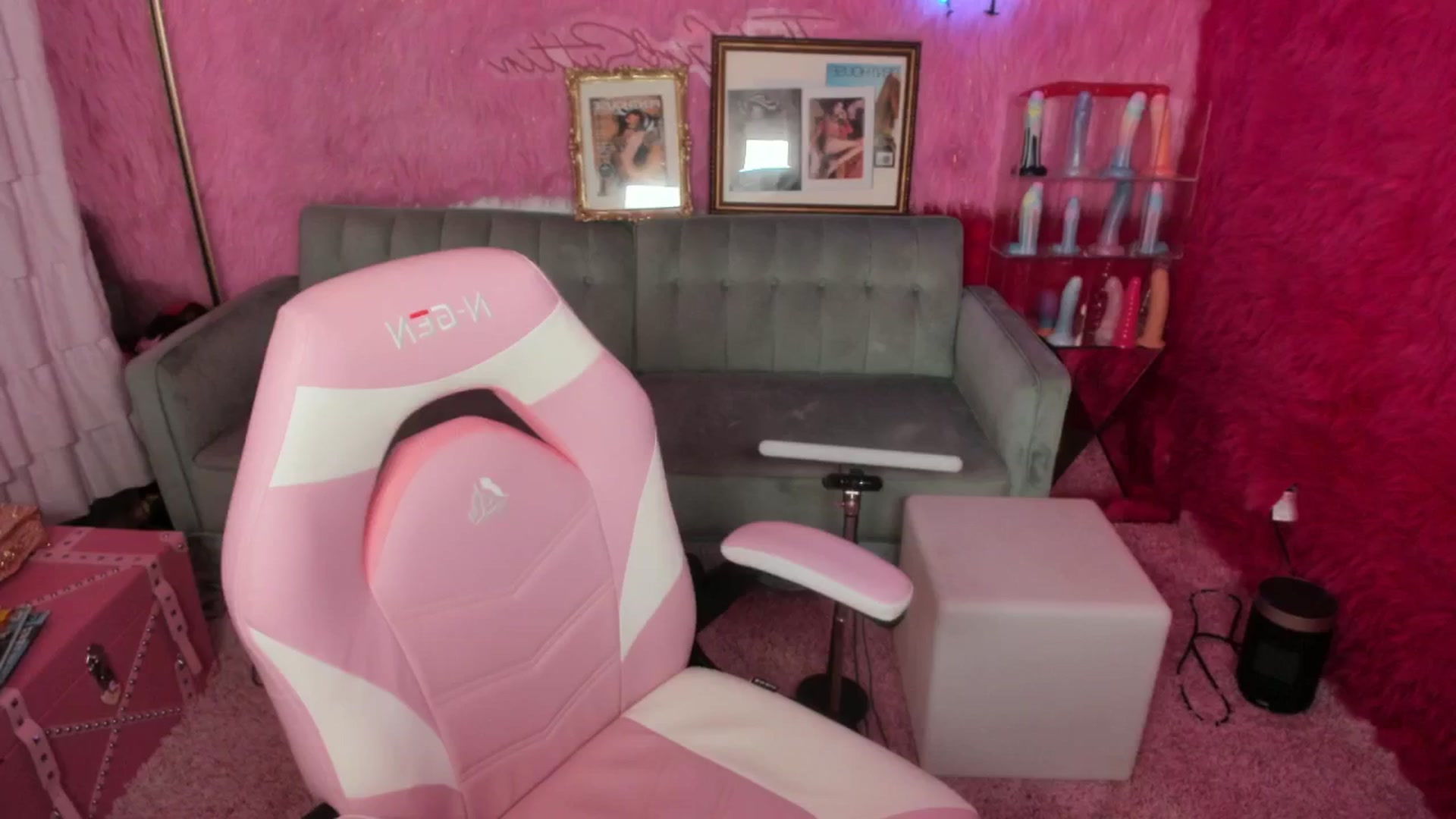 Gallery image thumbnail from thatgrlsuttin's myfreecams stream on, 06/17/2025, 03:36 image 15 of 20