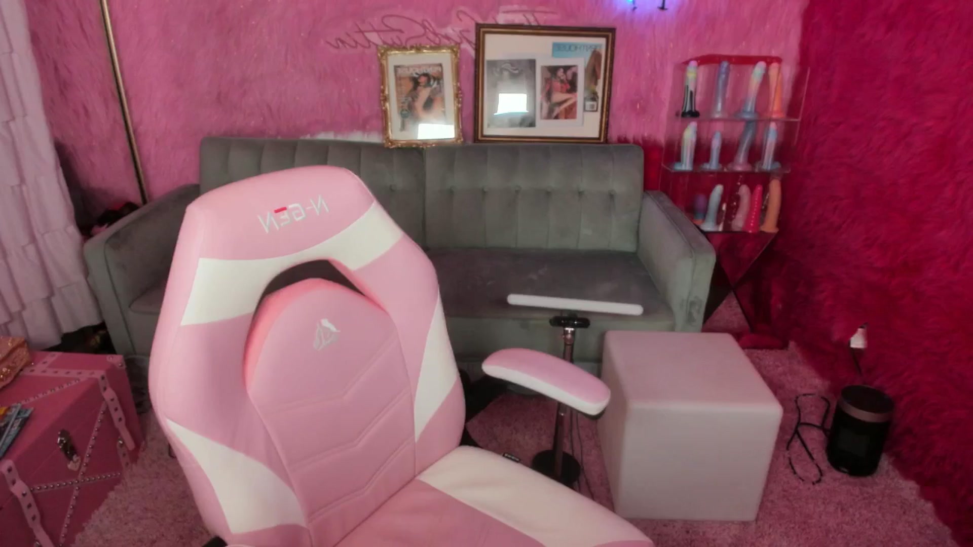 Gallery image thumbnail from thatgrlsuttin's myfreecams stream on, 06/17/2025, 03:36 image 12 of 20