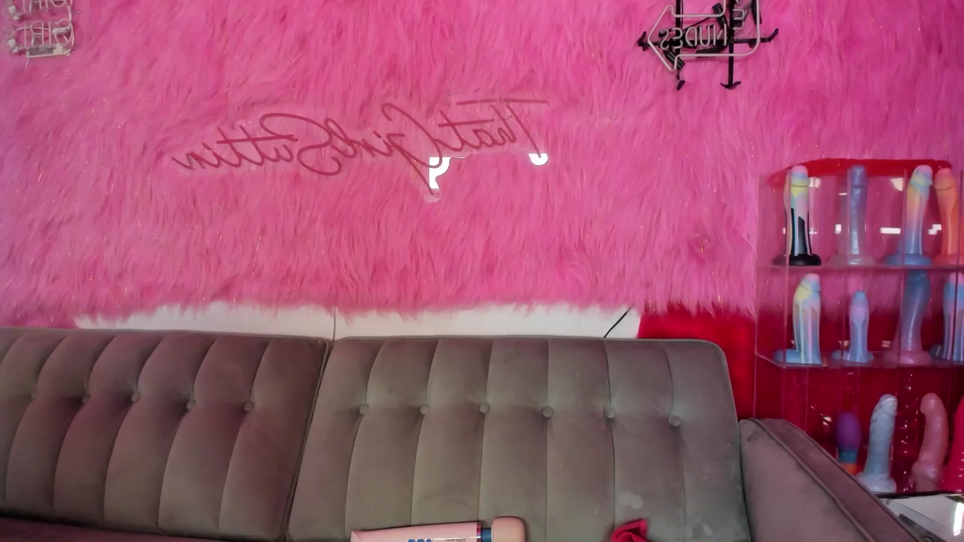 Gallery image thumbnail from thatgrlsuttin's myfreecams stream on, 07/06/2025, 05:00 image 17 of 20