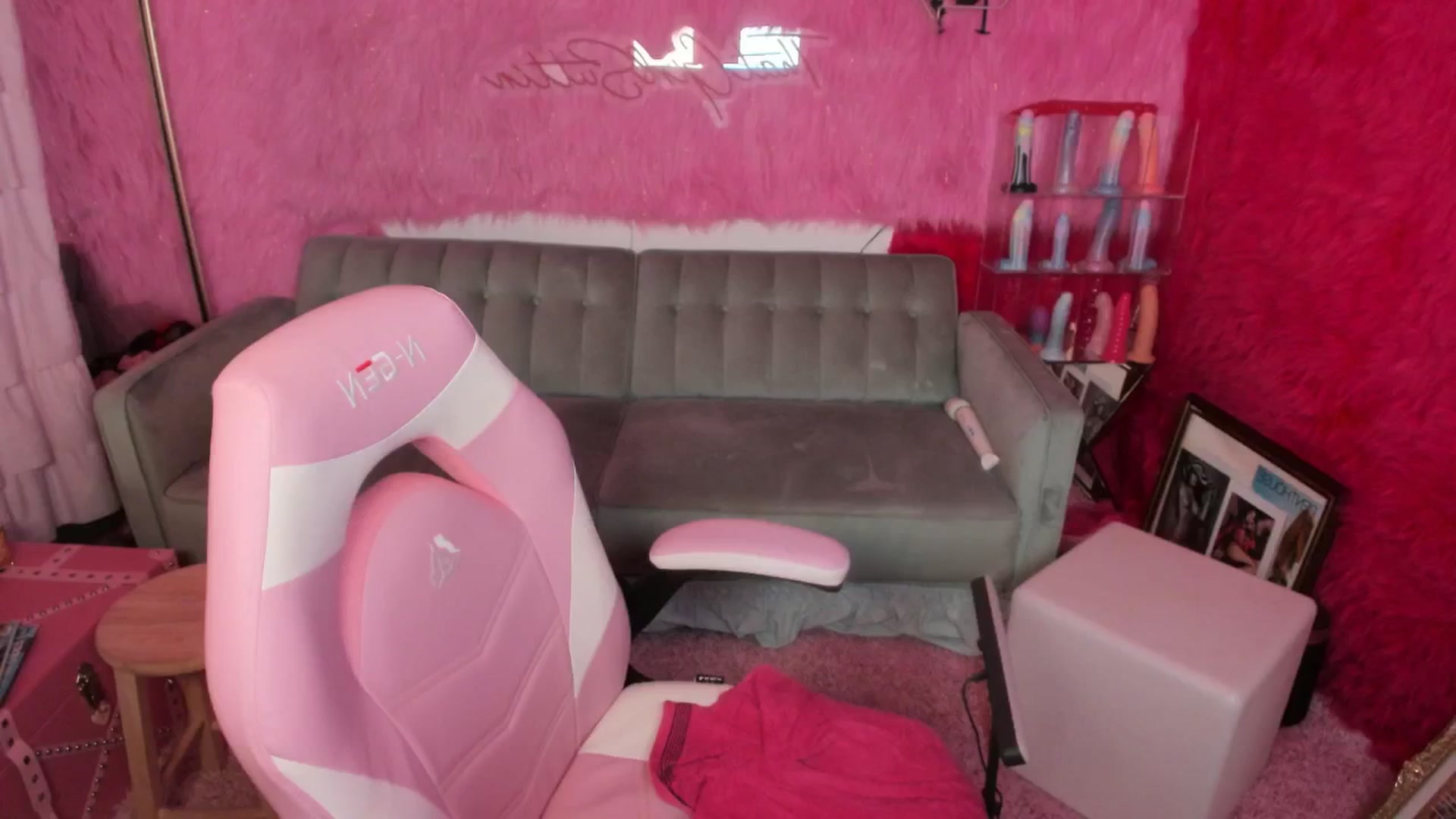 Gallery image thumbnail from thatgrlsuttin's myfreecams stream on, 07/10/2025, 06:49 image 14 of 20