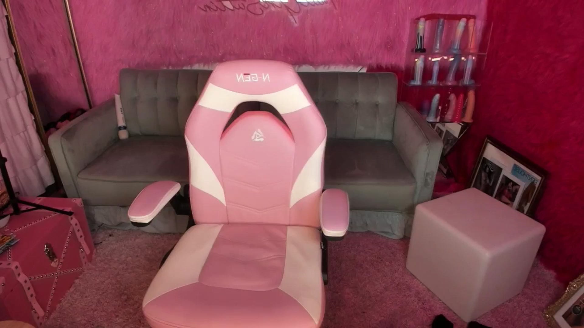 Gallery image thumbnail from thatgrlsuttin's myfreecams stream on, 07/16/2025, 05:22 image 20 of 20