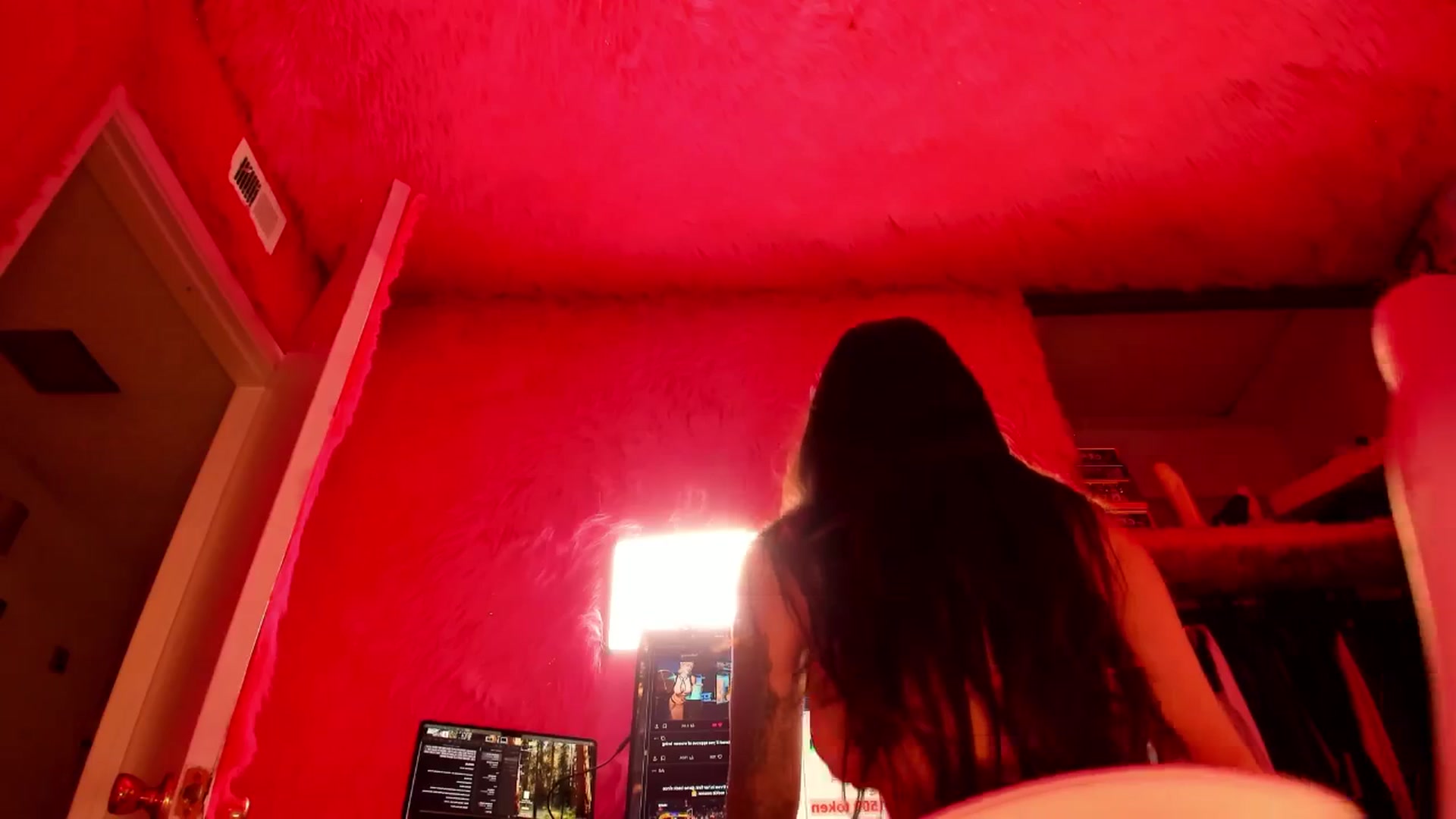 Gallery image thumbnail from thatgrlsuttin's myfreecams stream on, 07/30/2025, 06:24 image 17 of 20