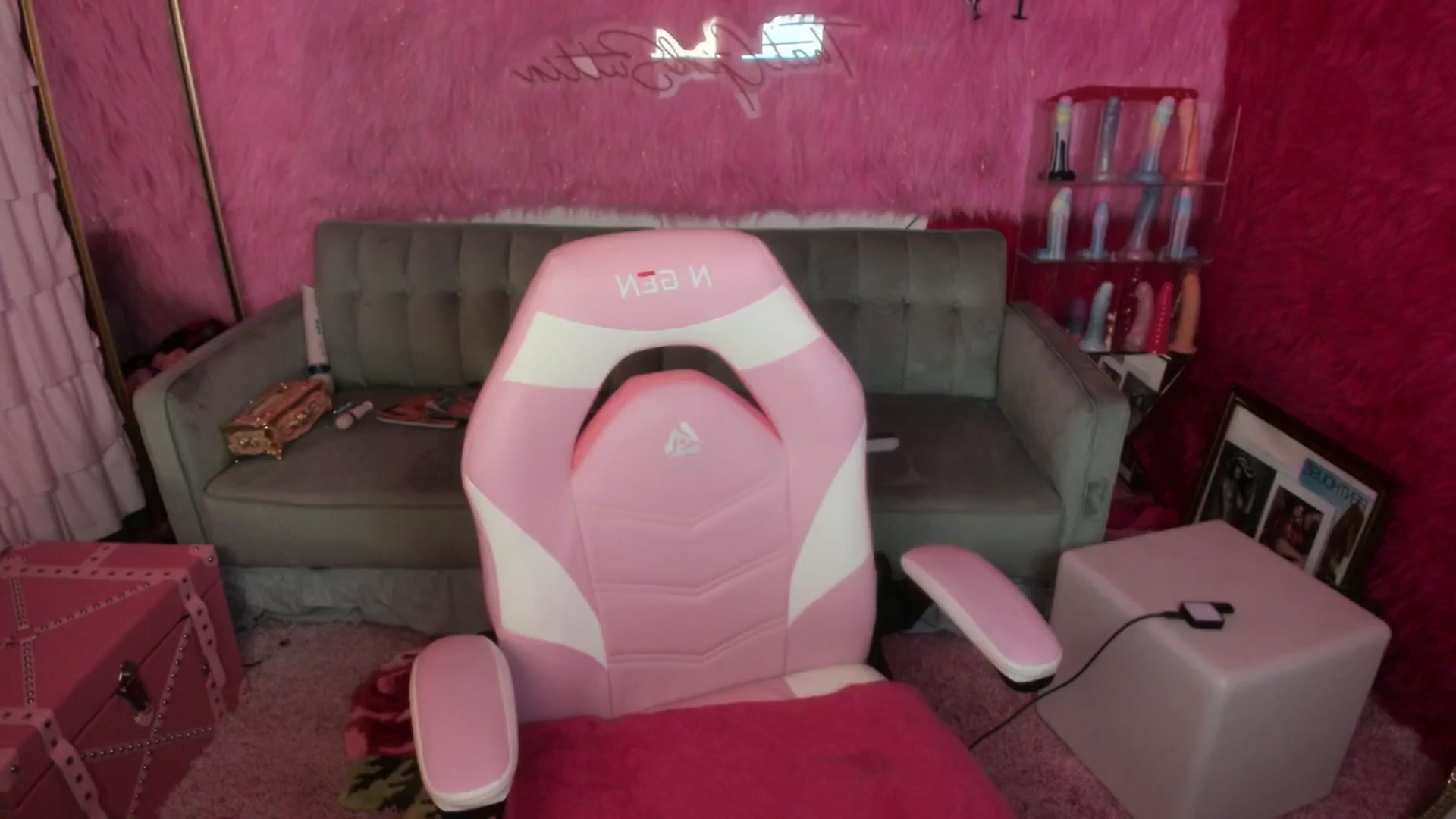Gallery image thumbnail from thatgrlsuttin's myfreecams stream on, 08/03/2025, 04:20 image 14 of 20