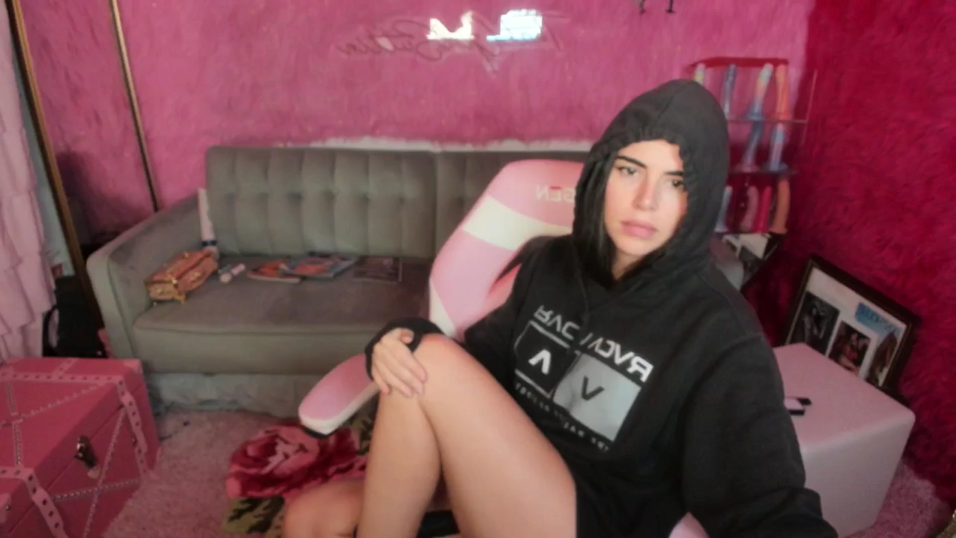 Gallery image thumbnail from thatgrlsuttin's myfreecams stream on, 08/03/2025, 05:22 image 16 of 20