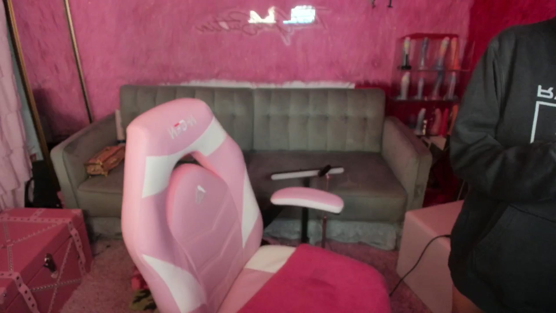 Gallery image thumbnail from thatgrlsuttin's myfreecams stream on, 08/03/2025, 05:22 image 12 of 20