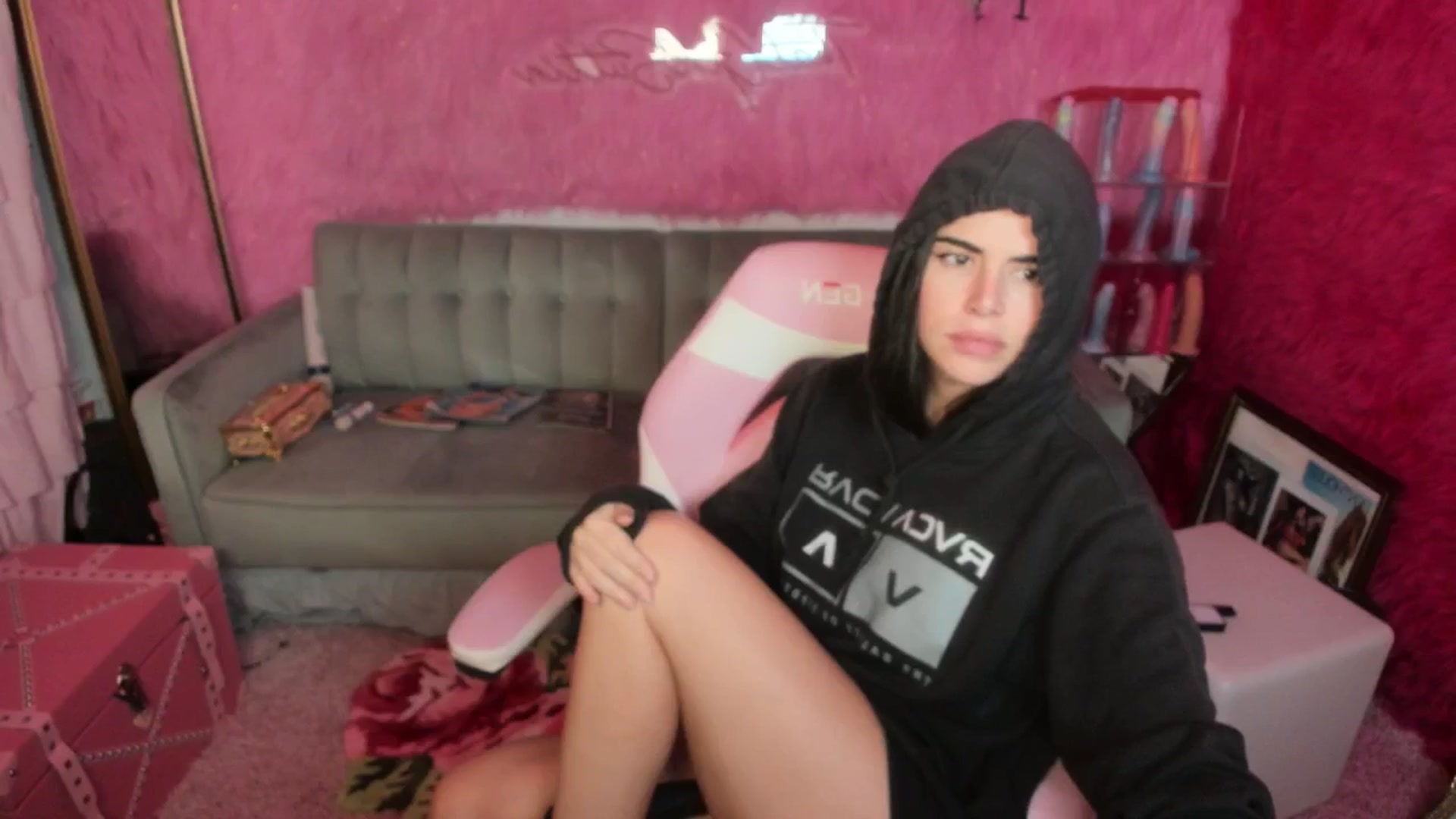 Gallery image thumbnail from thatgrlsuttin's myfreecams stream on, 08/03/2025, 05:22 image 17 of 20