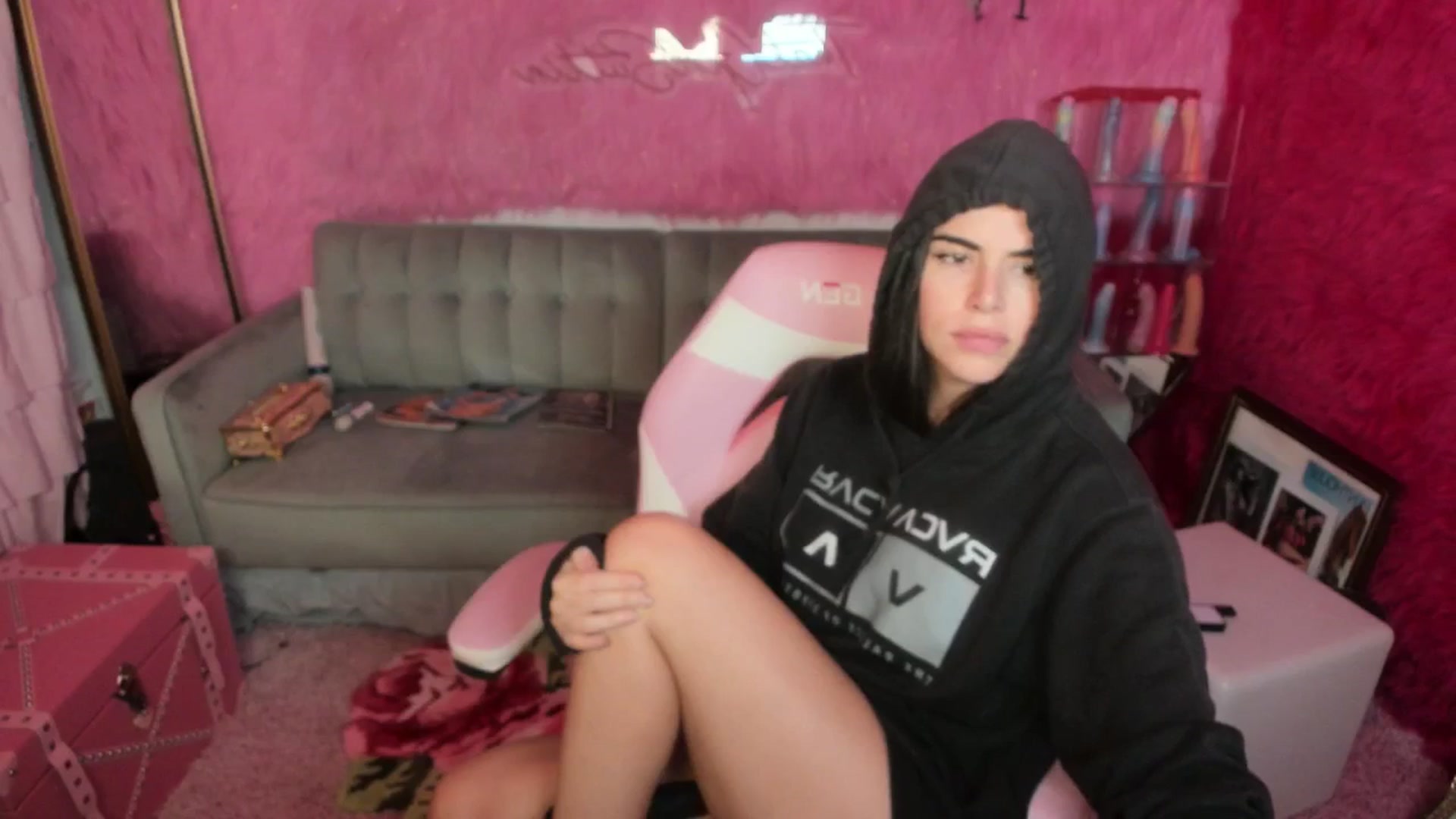 Gallery image thumbnail from thatgrlsuttin's myfreecams stream on, 08/03/2025, 05:22 image 18 of 20