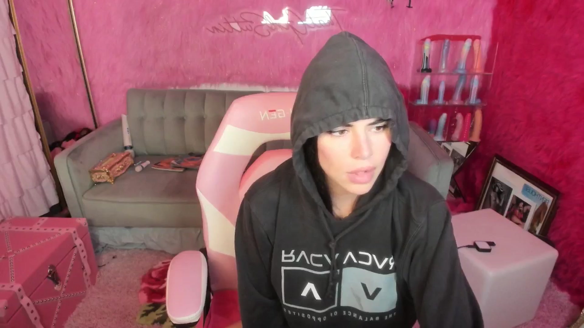 Gallery image thumbnail from thatgrlsuttin's myfreecams stream on, 08/03/2025, 05:22 image 9 of 20