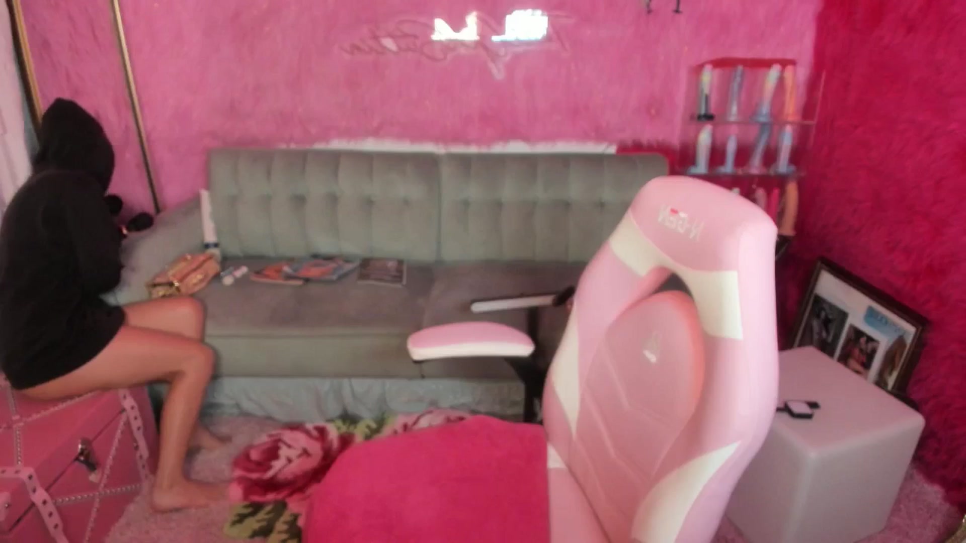 Gallery image thumbnail from thatgrlsuttin's myfreecams stream on, 08/03/2025, 05:22 image 11 of 20