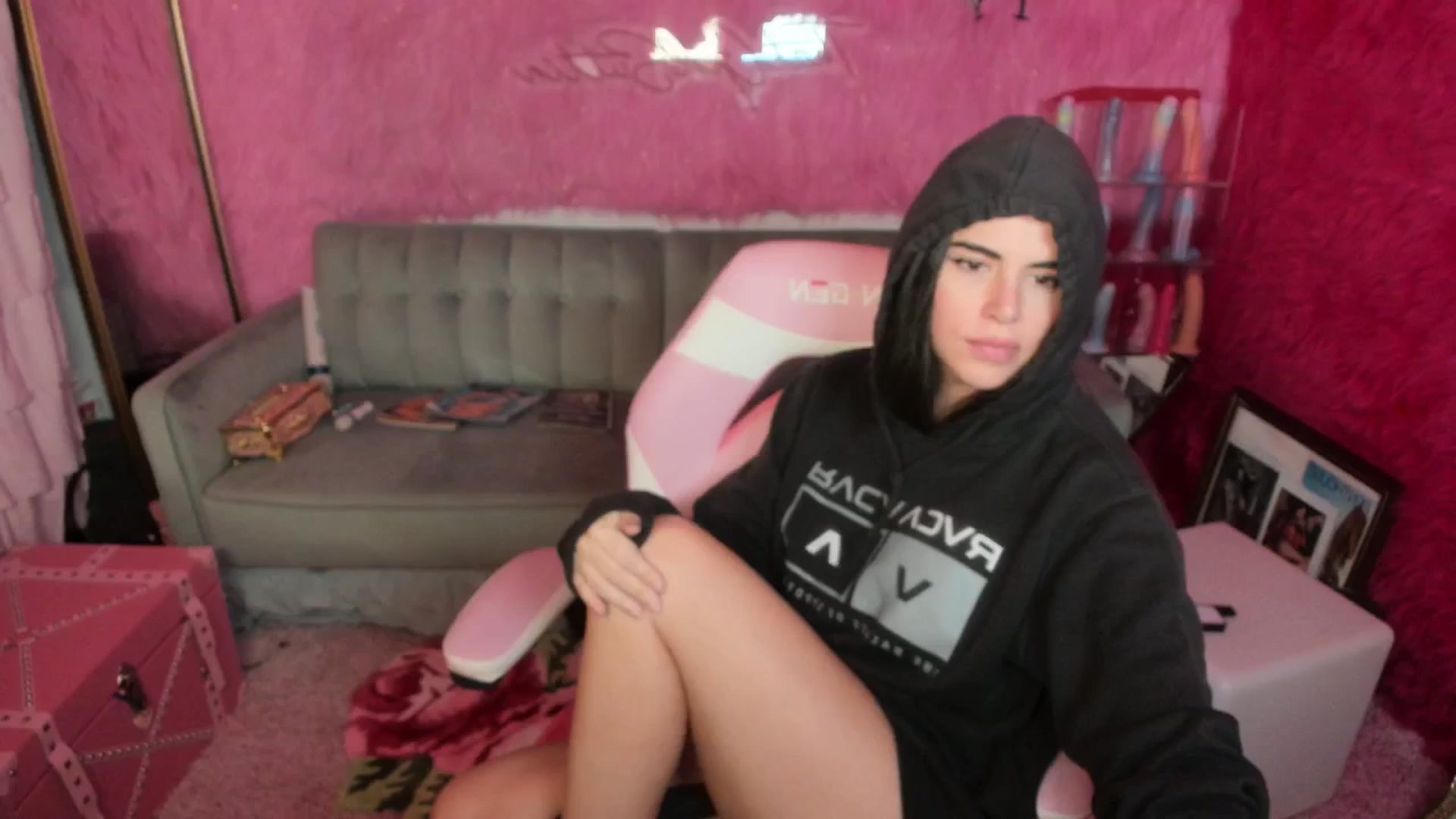Gallery image thumbnail from thatgrlsuttin's myfreecams stream on, 08/03/2025, 05:22 image 15 of 20