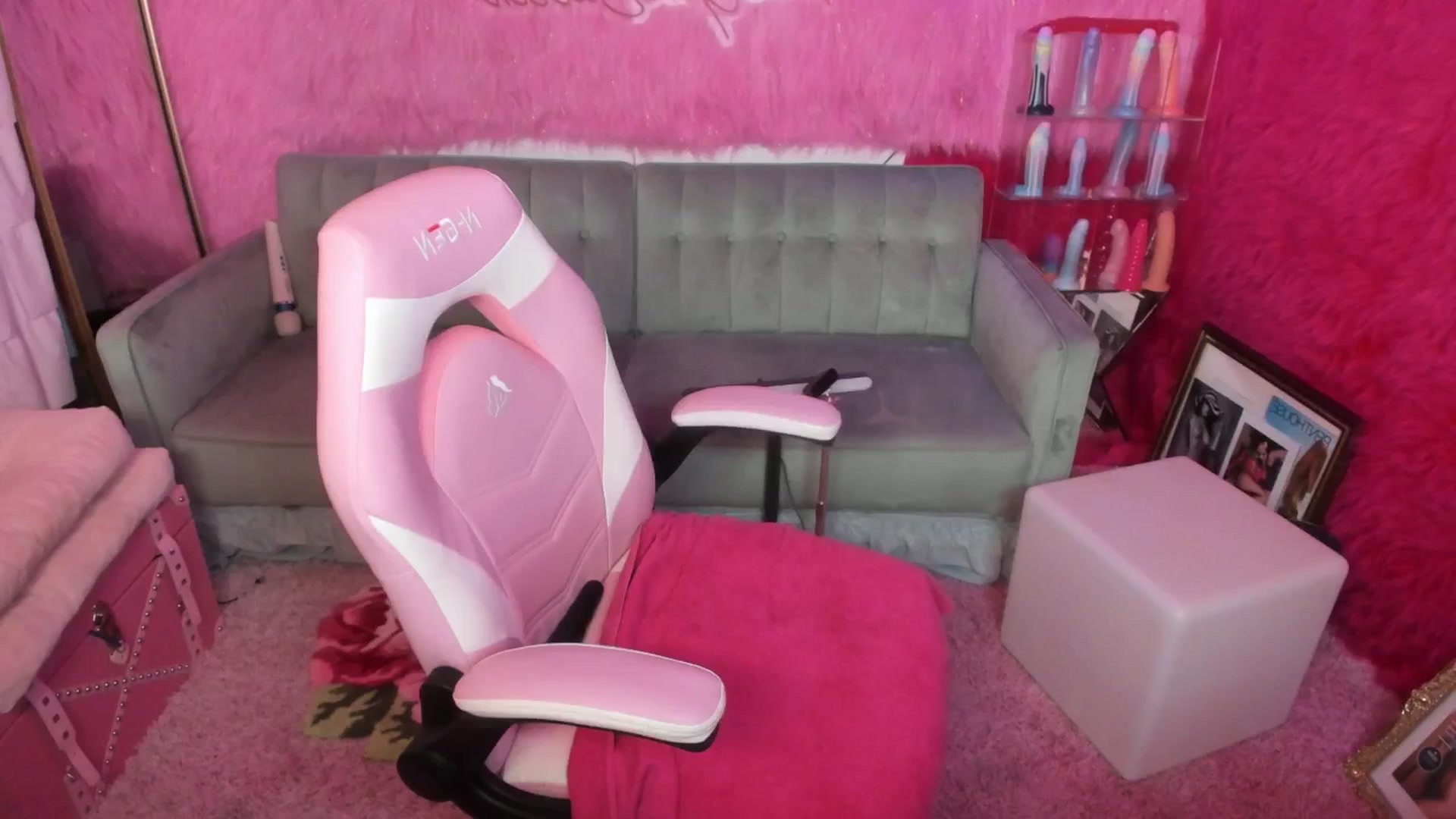 Gallery image thumbnail from thatgrlsuttin's myfreecams stream on, 08/05/2025, 06:57 image 15 of 20