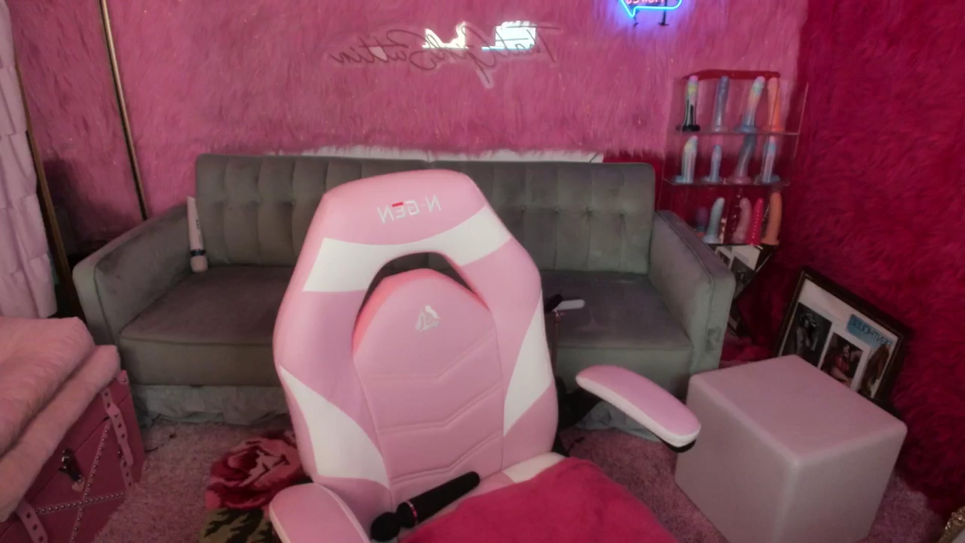 Gallery image thumbnail from thatgrlsuttin's myfreecams stream on, 08/05/2025, 06:57 image 3 of 20