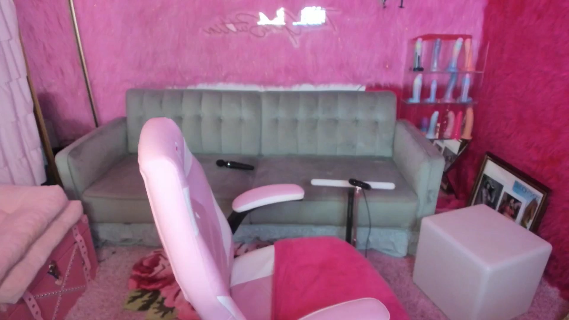 Gallery image thumbnail from thatgrlsuttin's myfreecams stream on, 08/10/2025, 06:59 image 20 of 20