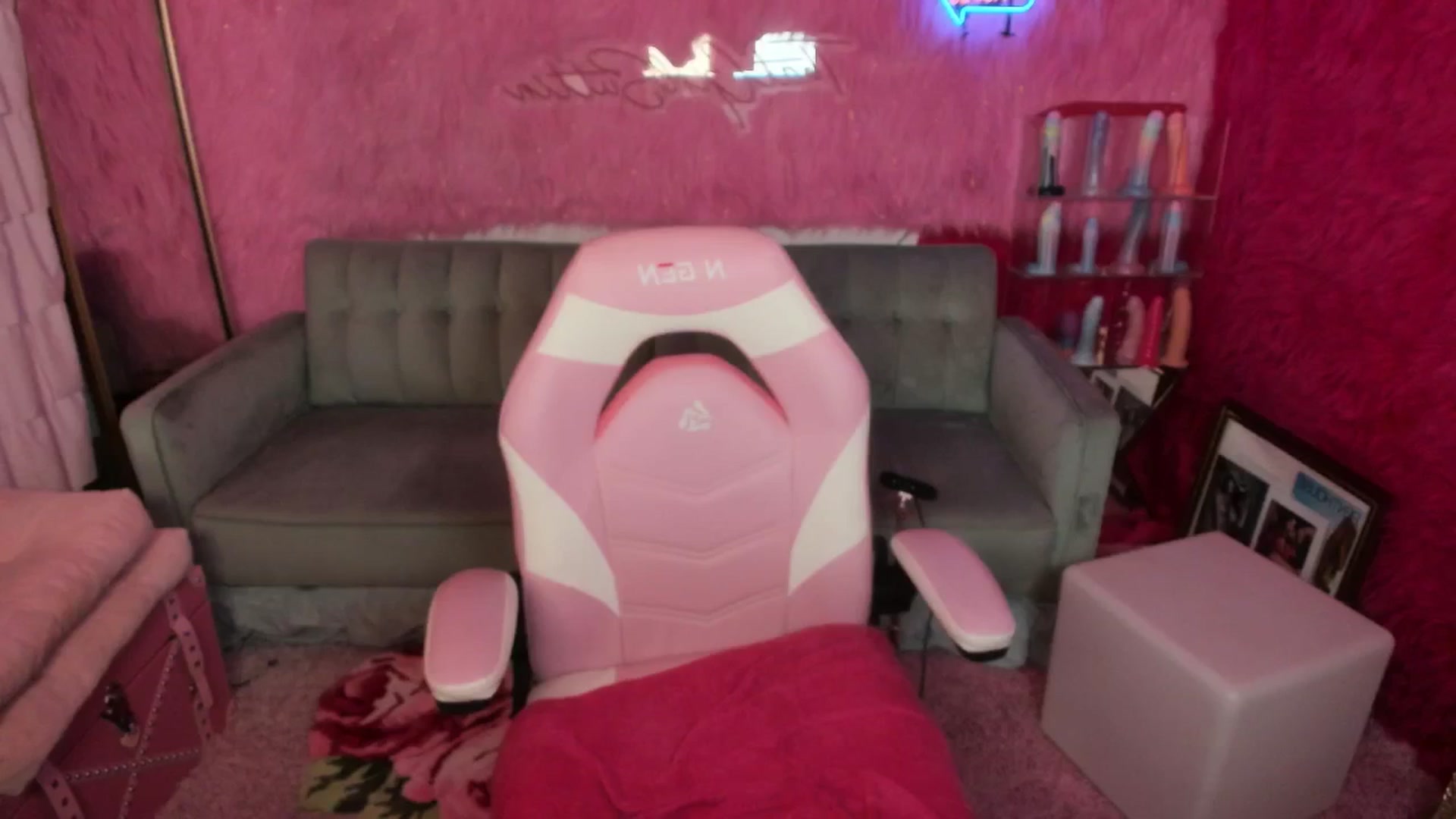 Gallery image thumbnail from thatgrlsuttin's myfreecams stream on, 08/12/2025, 06:25 image 19 of 20