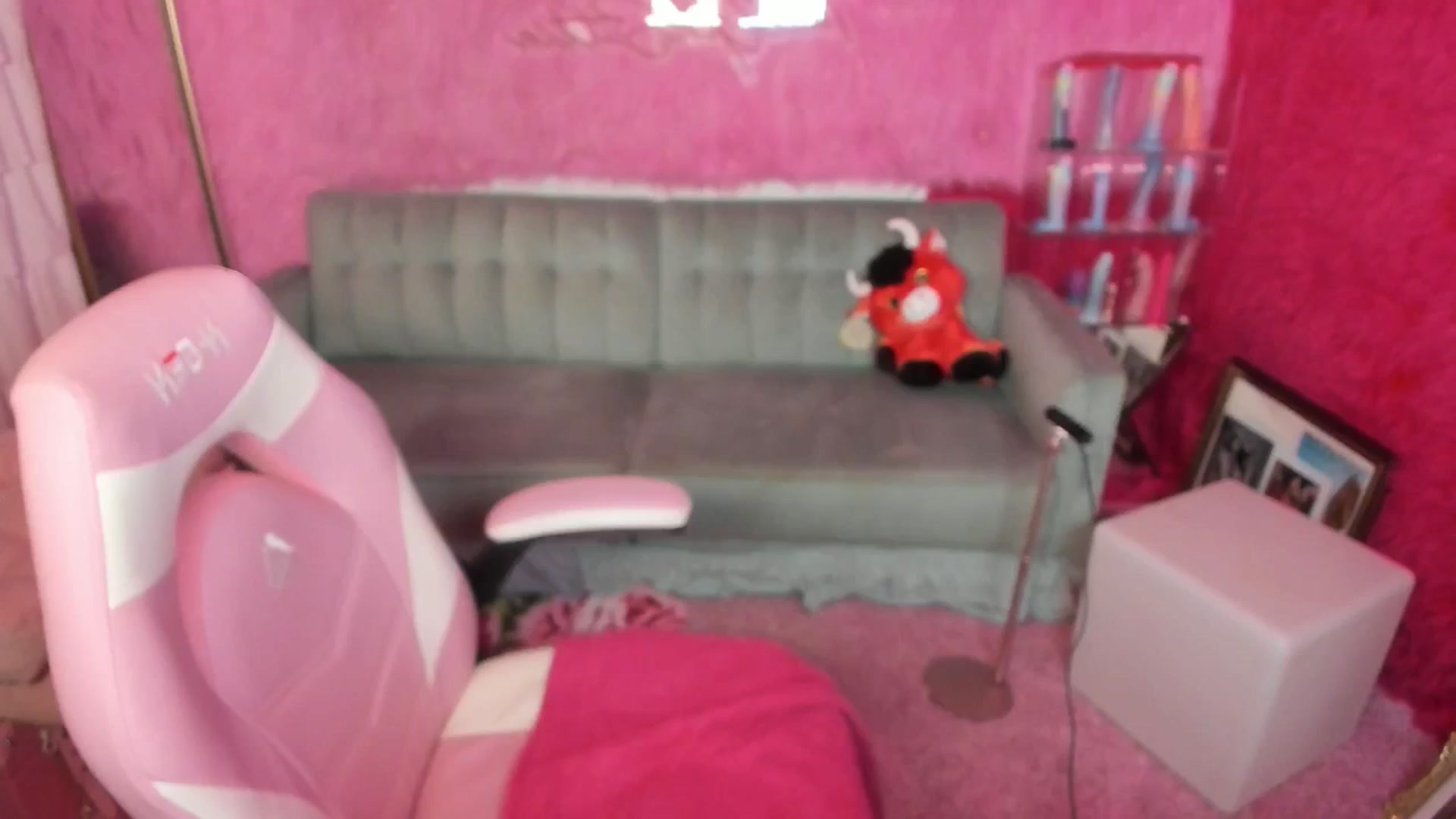 Gallery image thumbnail from thatgrlsuttin's myfreecams stream on, 08/18/2025, 04:55 image 20 of 20