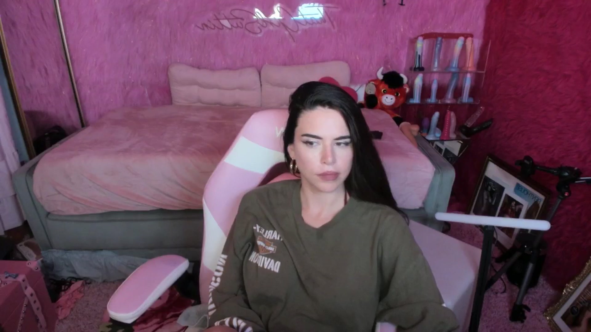 Gallery image thumbnail from thatgrlsuttin's myfreecams stream on, 09/05/2025, 06:16 image 11 of 20
