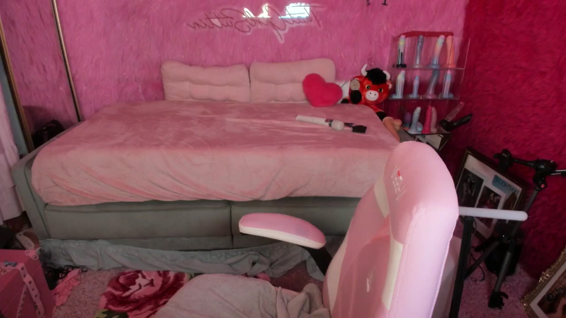 Gallery image thumbnail from thatgrlsuttin's myfreecams stream on, 09/05/2025, 06:16 image 8 of 20
