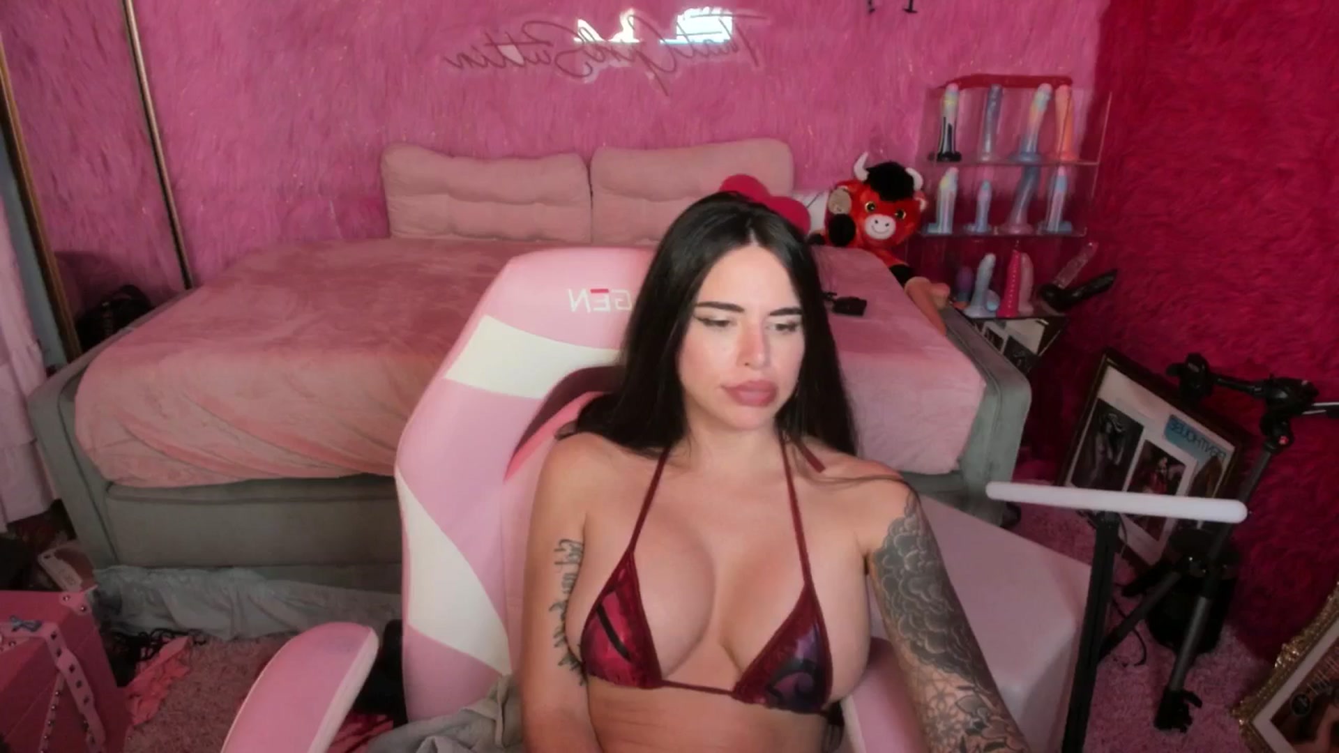 Gallery image thumbnail from thatgrlsuttin's myfreecams stream on, 09/05/2025, 06:16 image 6 of 20