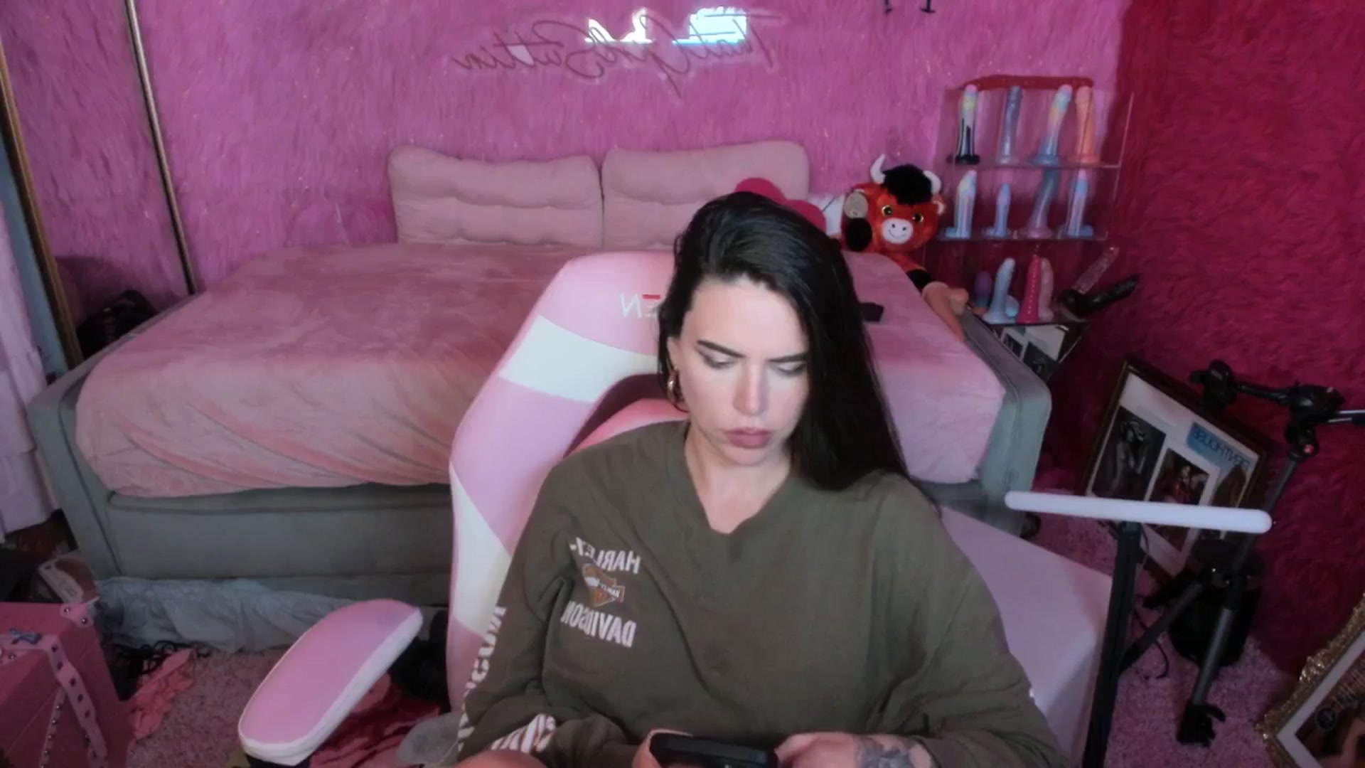 Gallery image thumbnail from thatgrlsuttin's myfreecams stream on, 09/05/2025, 06:16 image 18 of 20