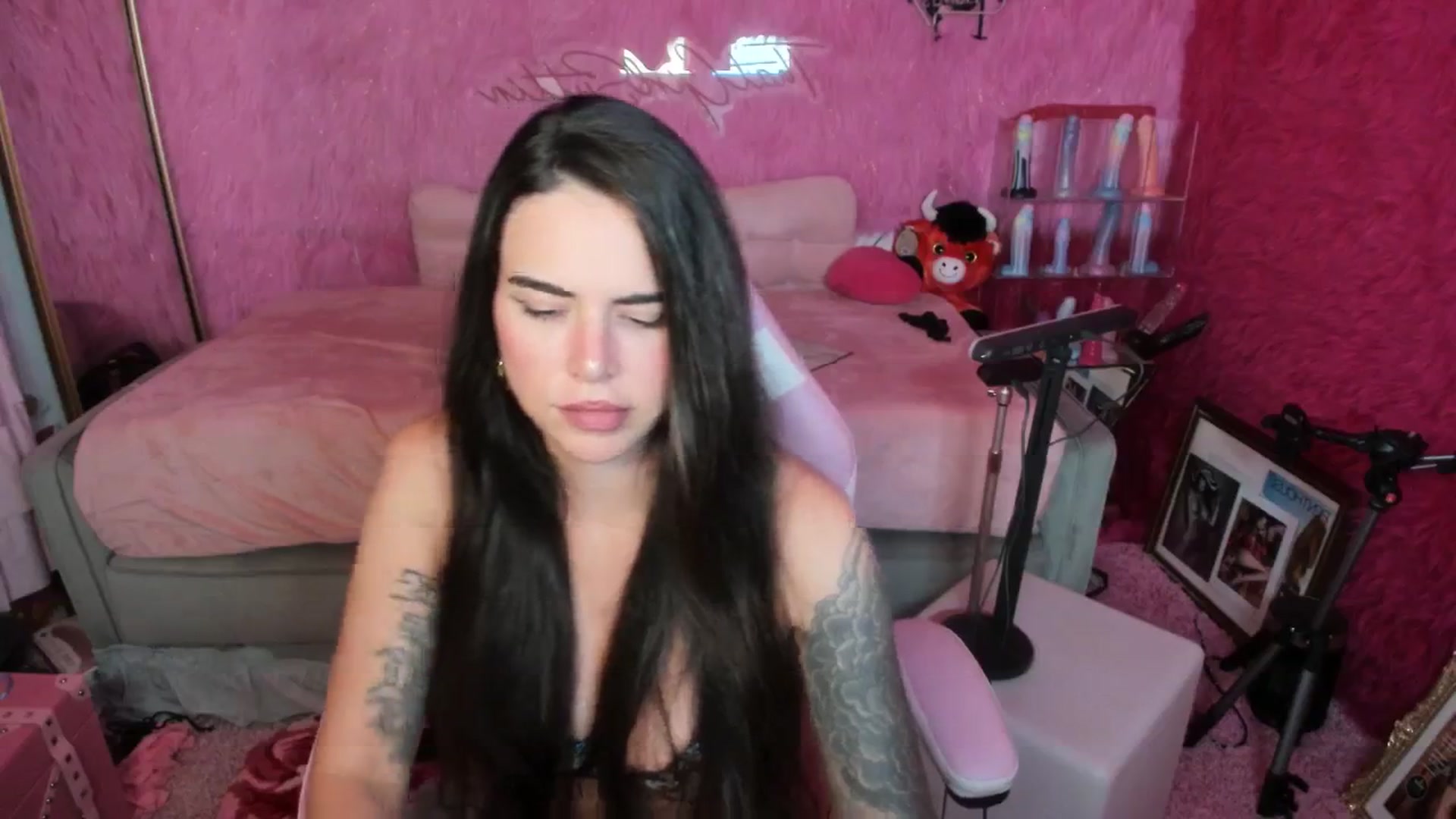Gallery image thumbnail from thatgrlsuttin's myfreecams stream on, 09/08/2025, 07:34 image 11 of 20