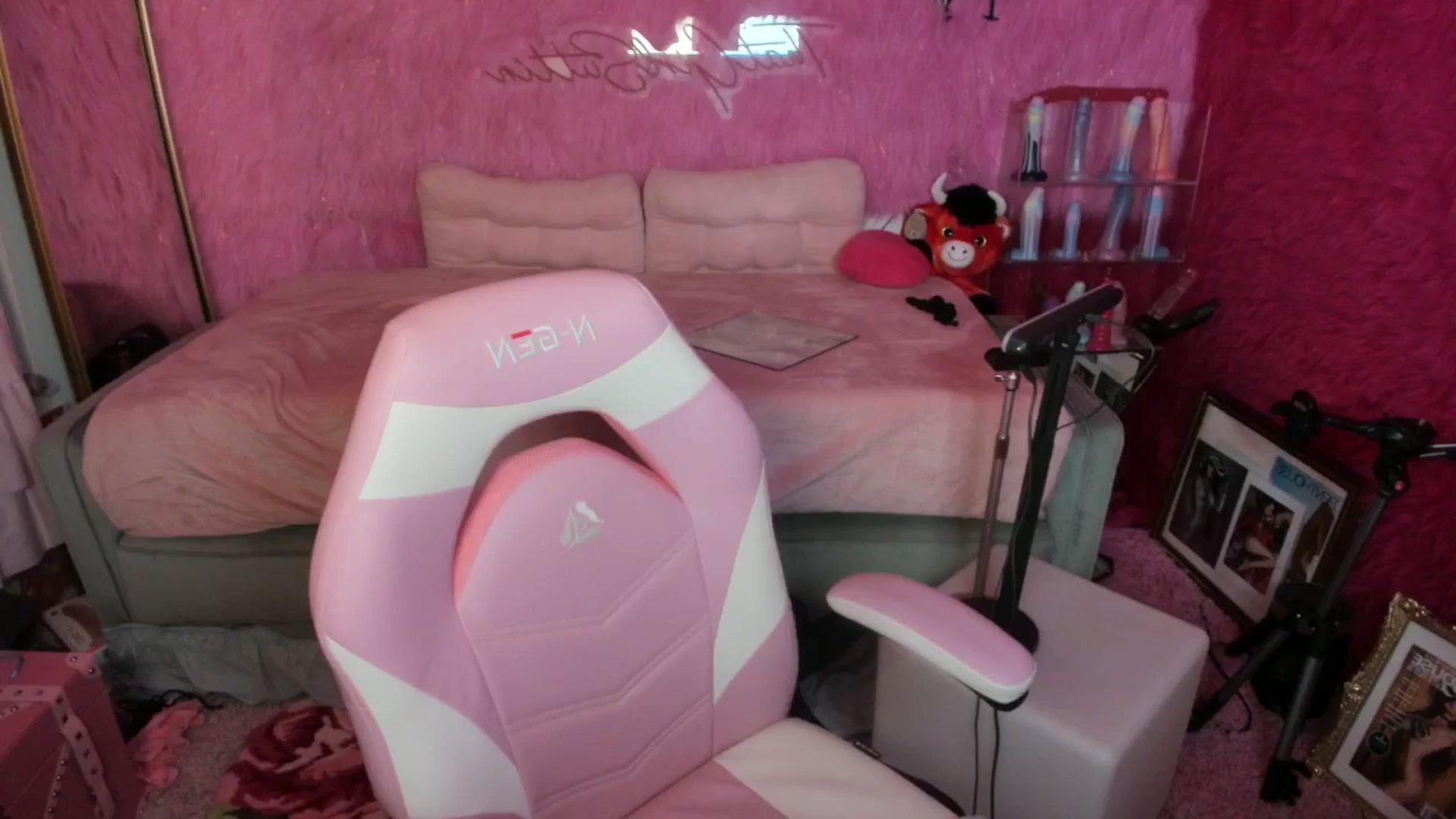Gallery image thumbnail from thatgrlsuttin's myfreecams stream on, 09/09/2025, 06:05 image 14 of 20