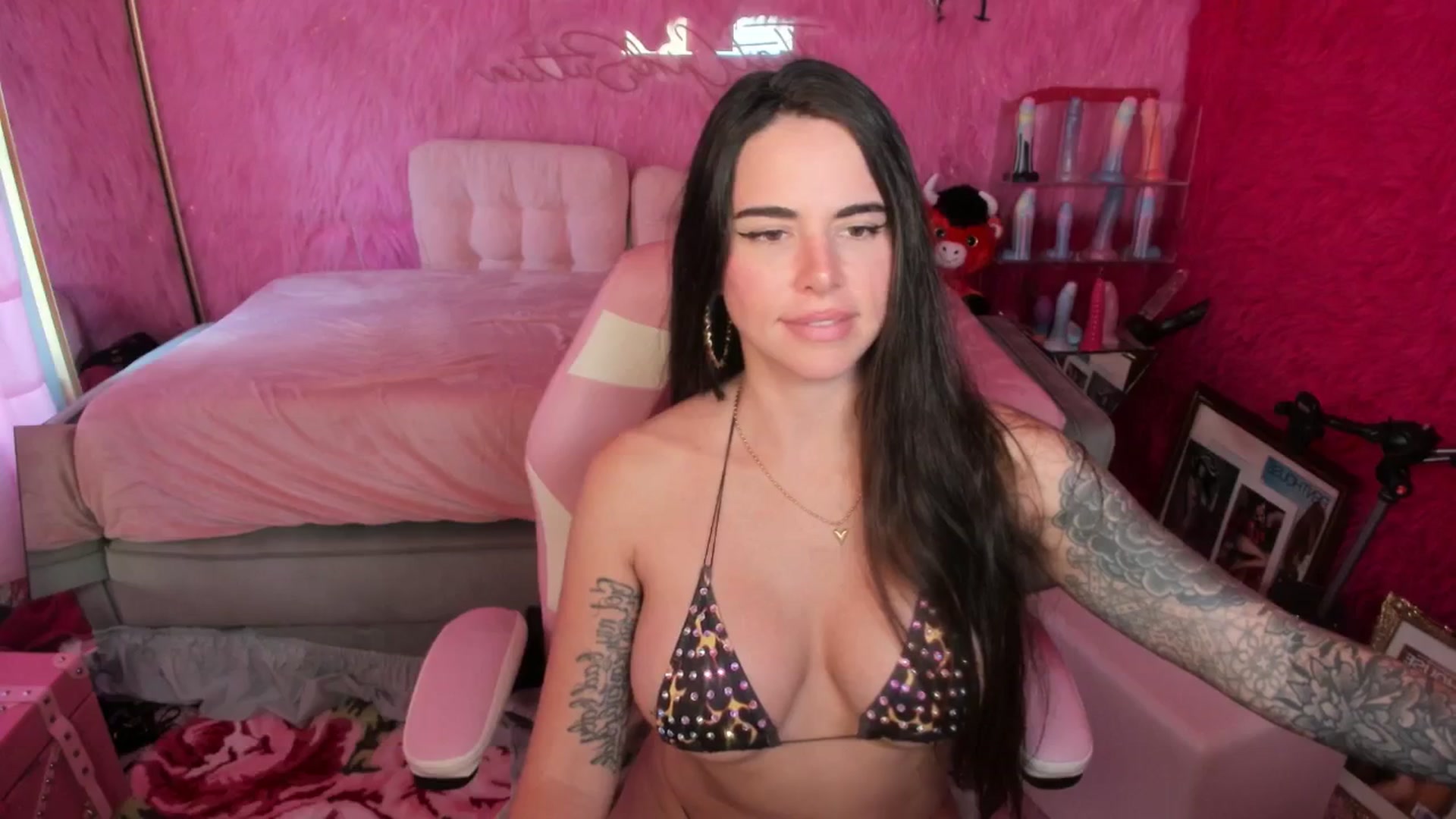 Gallery image thumbnail from thatgrlsuttin's myfreecams stream on, 10/06/2025, 22:57 image 20 of 20