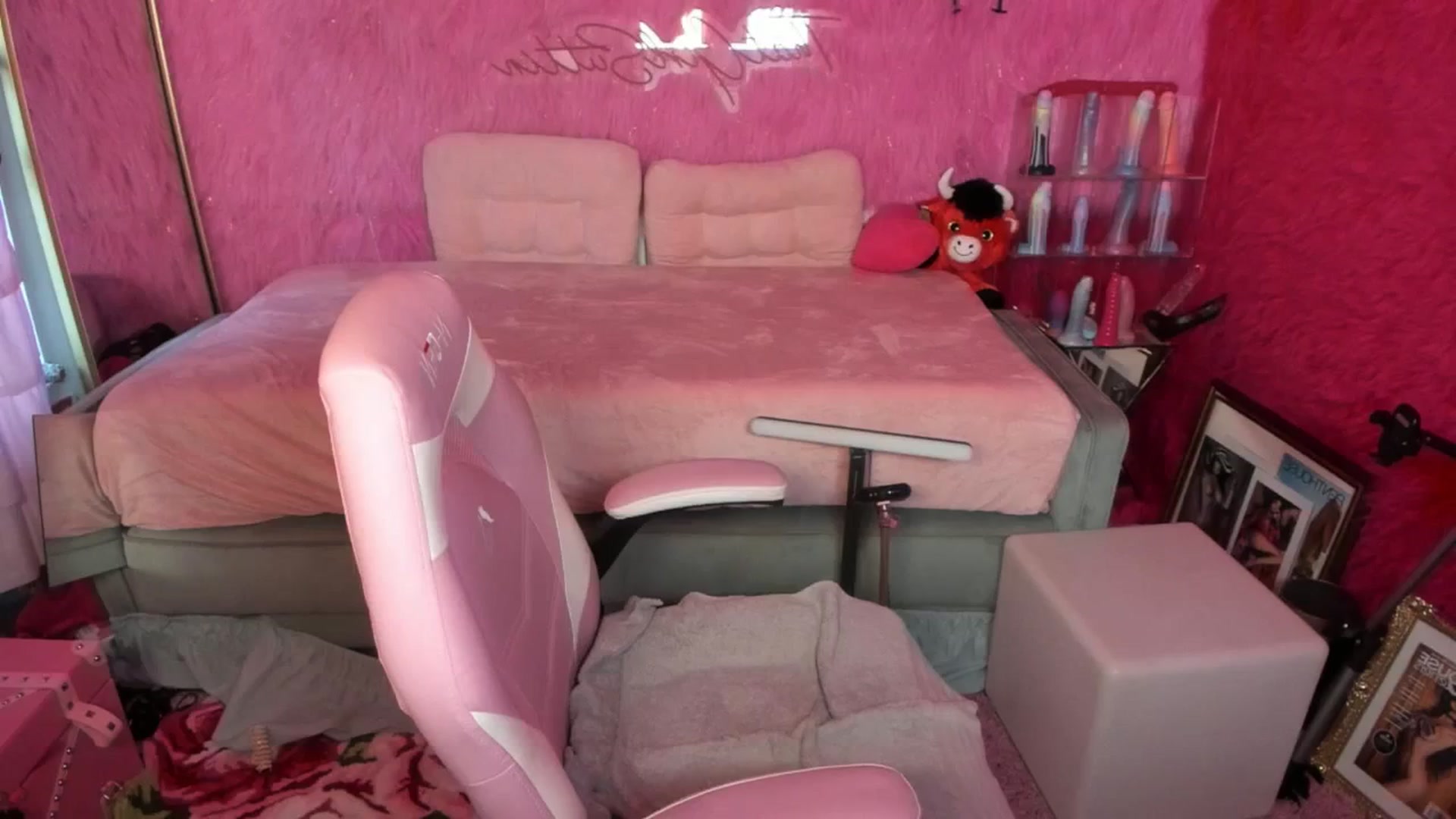 Gallery image thumbnail from thatgrlsuttin's myfreecams stream on, 10/14/2025, 01:02 image 18 of 20