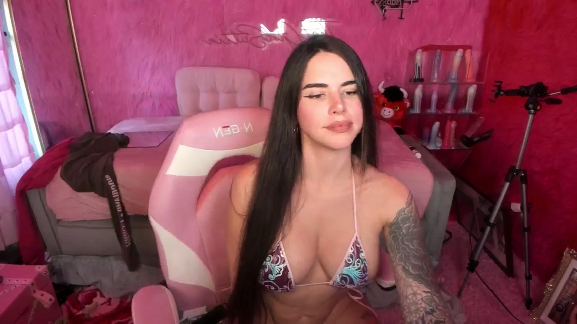 Gallery image thumbnail from thatgrlsuttin's myfreecams stream on, 10/17/2025, 24:57 image 5 of 20