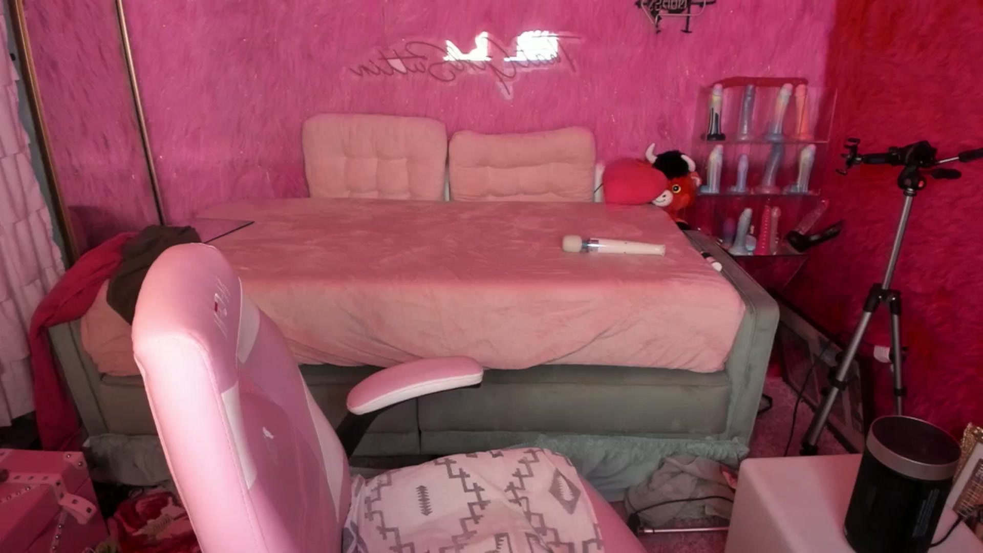 Gallery image thumbnail from thatgrlsuttin's myfreecams stream on, 10/17/2025, 02:34 image 3 of 20