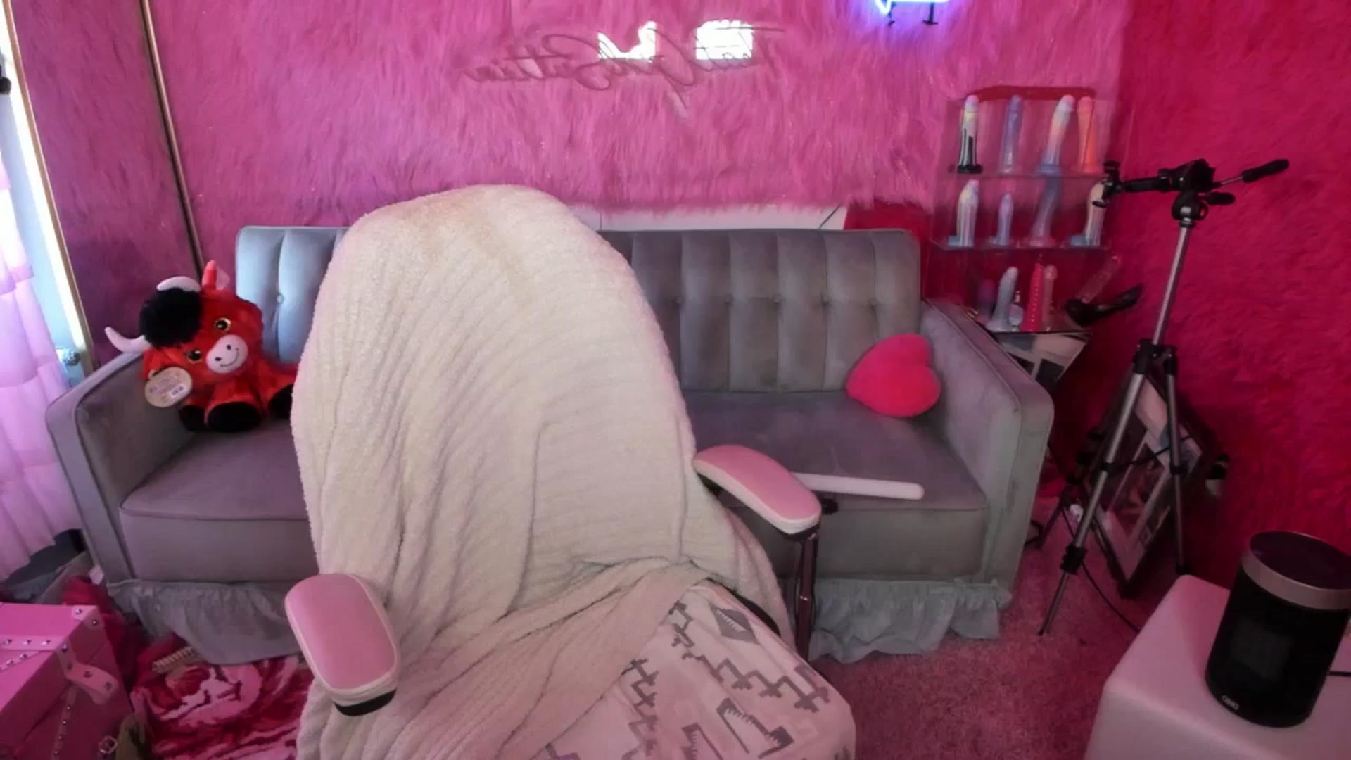 Gallery image thumbnail from thatgrlsuttin's myfreecams stream on, 10/29/2025, 22:12 image 3 of 20