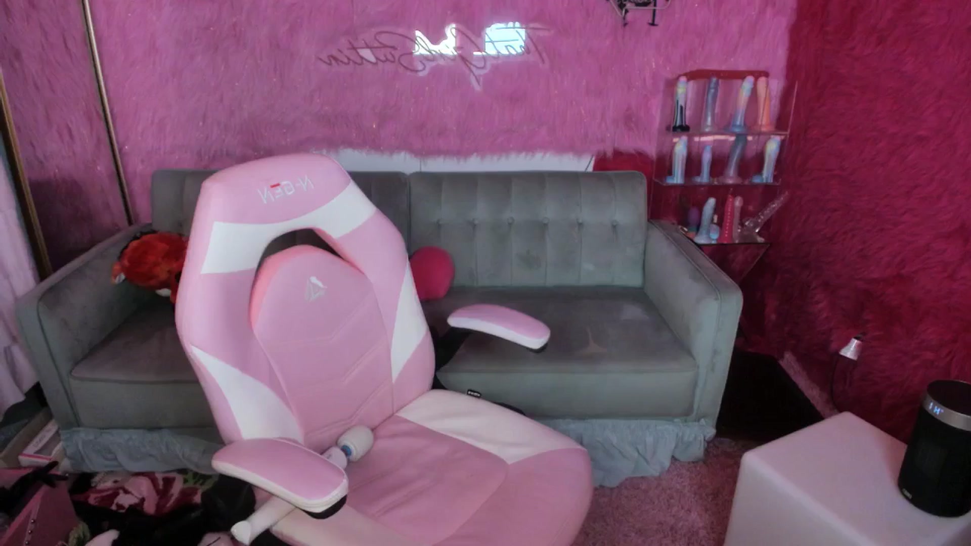 Gallery image thumbnail from thatgrlsuttin's myfreecams stream on, 12/09/2025, 02:12 image 14 of 20