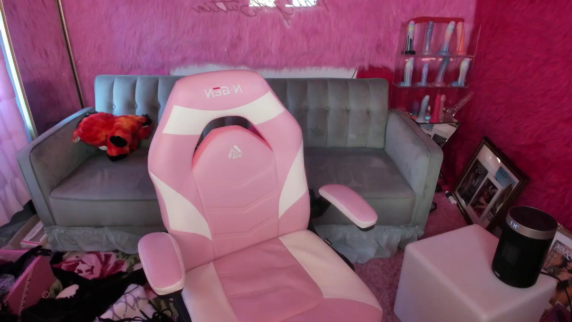 Gallery image thumbnail from thatgrlsuttin's myfreecams stream on, 12/09/2025, 23:41 image 19 of 20