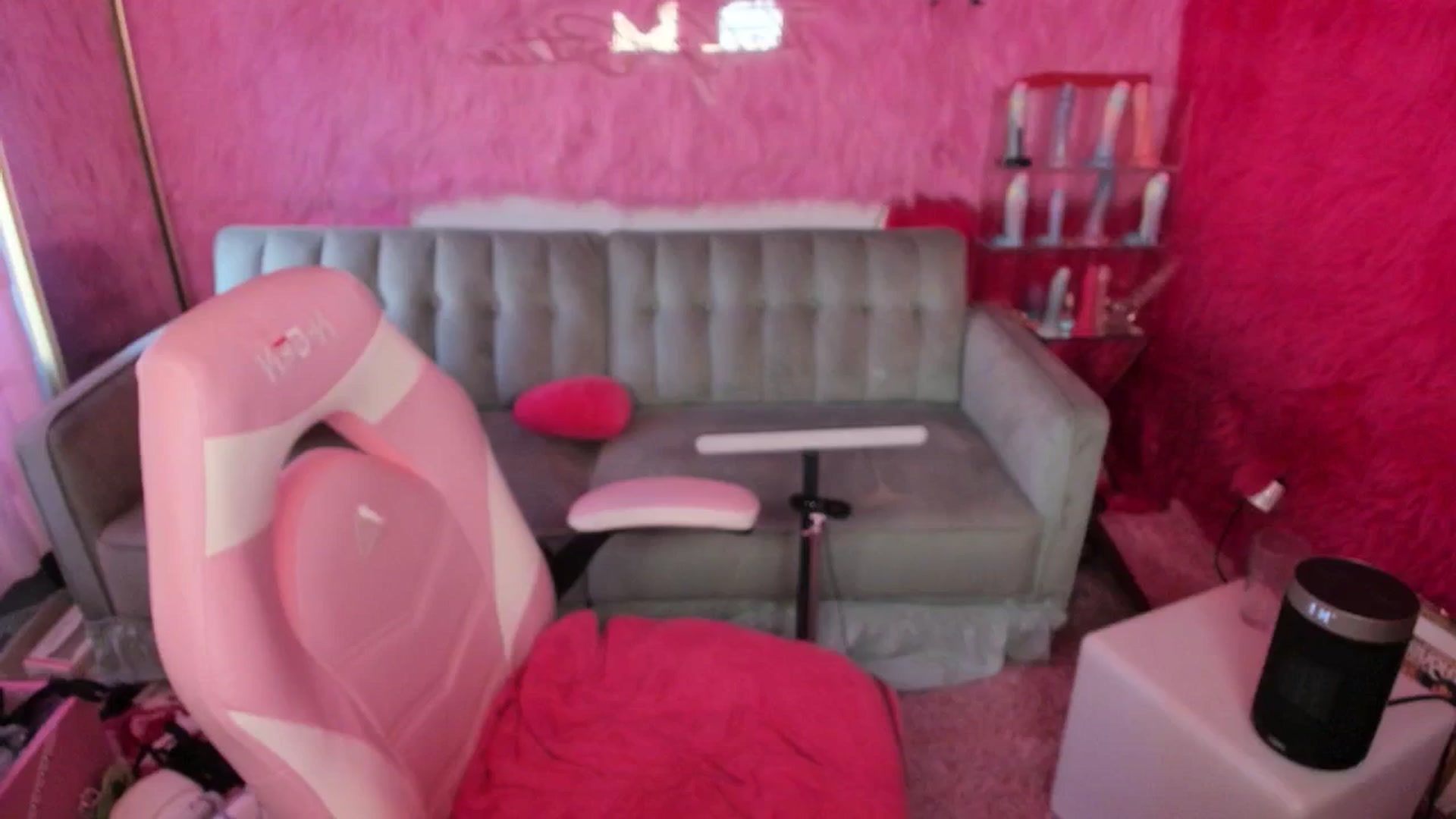 Gallery image thumbnail from thatgrlsuttin's myfreecams stream on, 12/11/2025, 24:37 image 1 of 20