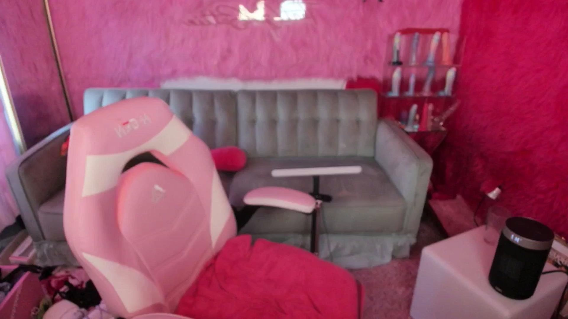 Gallery image thumbnail from thatgrlsuttin's myfreecams stream on, 12/11/2025, 24:37 image 2 of 20
