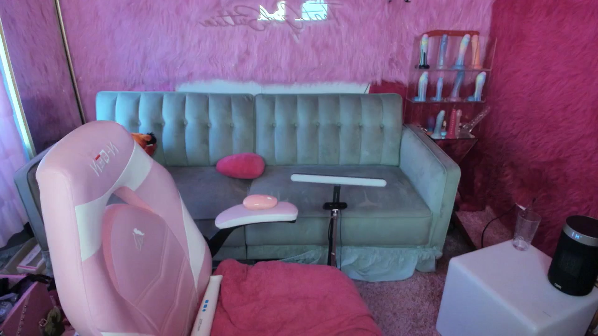 Gallery image thumbnail from thatgrlsuttin's myfreecams stream on, 12/11/2025, 22:47 image 12 of 20