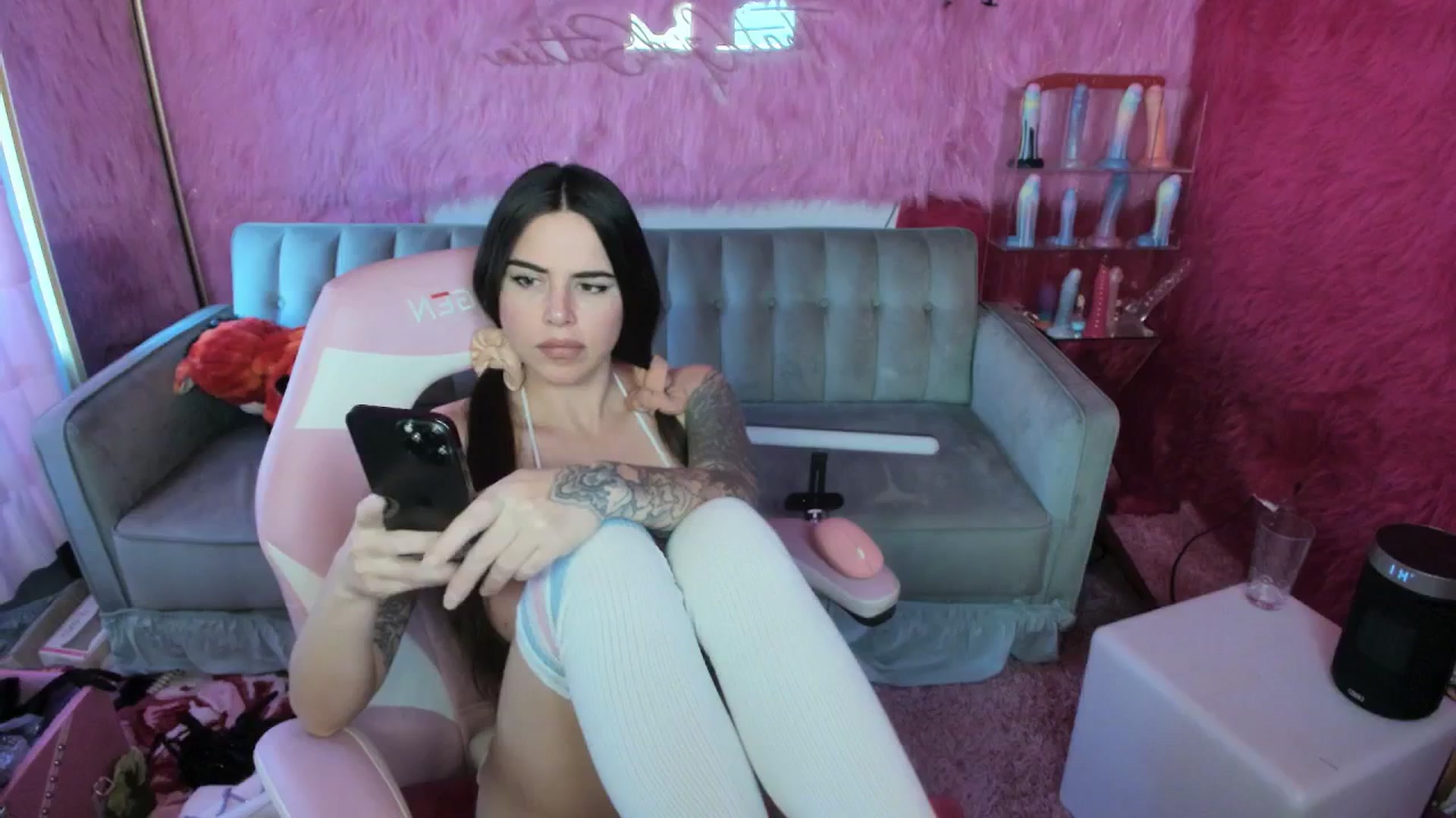 Gallery image thumbnail from thatgrlsuttin's myfreecams stream on, 12/11/2025, 22:47 image 14 of 20