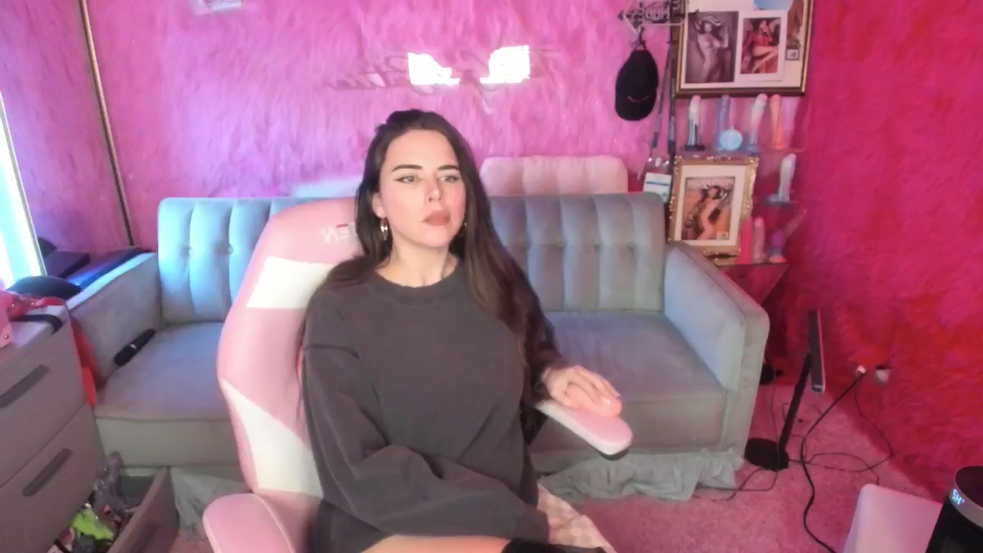 Gallery image thumbnail from thatgrlsuttin's myfreecams stream on, 01/08/2026, 24:03 image 15 of 20