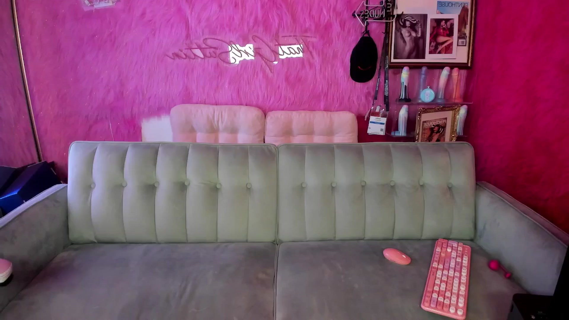 Gallery image thumbnail from thatgrlsuttin's myfreecams stream on, 01/20/2026, 21:26 image 19 of 20