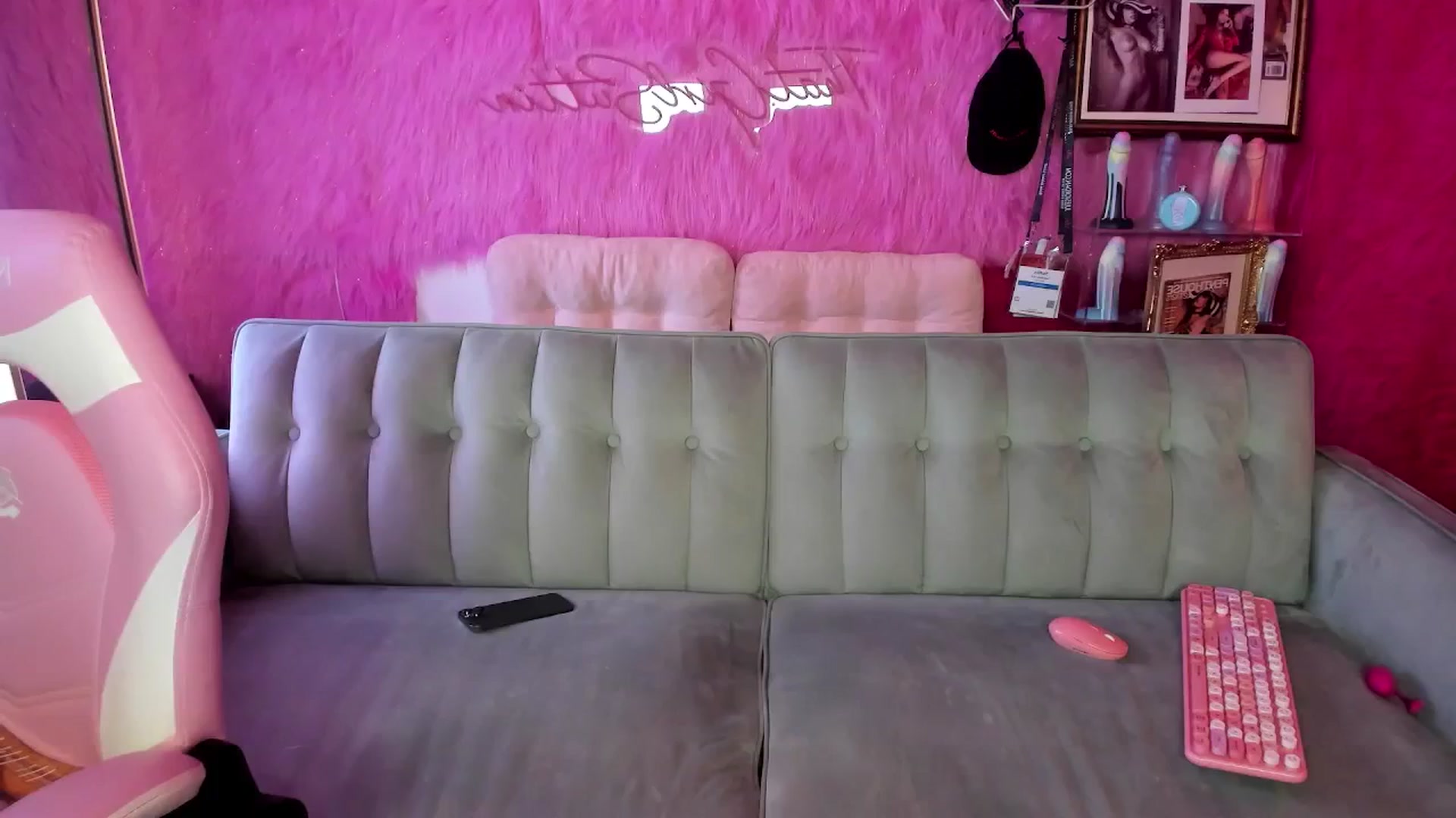 Gallery image thumbnail from thatgrlsuttin's myfreecams stream on, 01/28/2026, 21:23 image 4 of 20