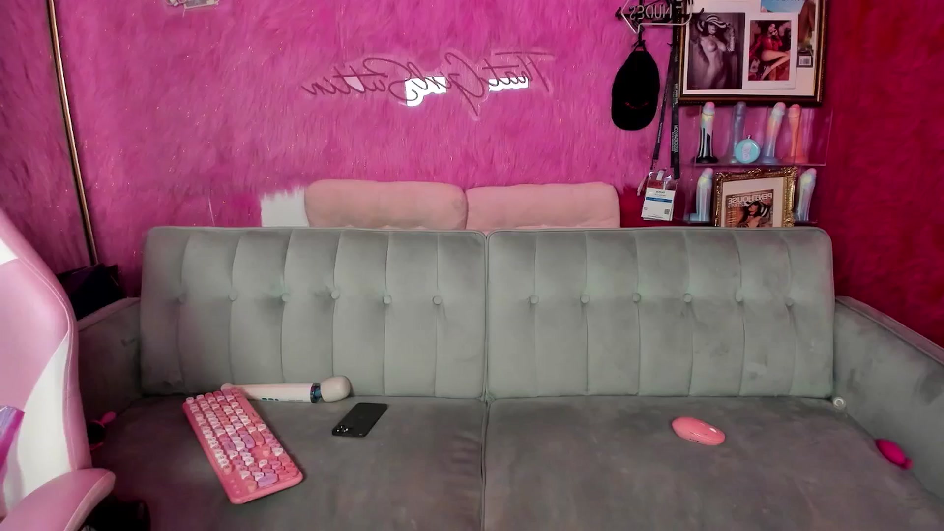 Gallery image thumbnail from thatgrlsuttin's myfreecams stream on, 02/06/2026, 02:01 image 9 of 20