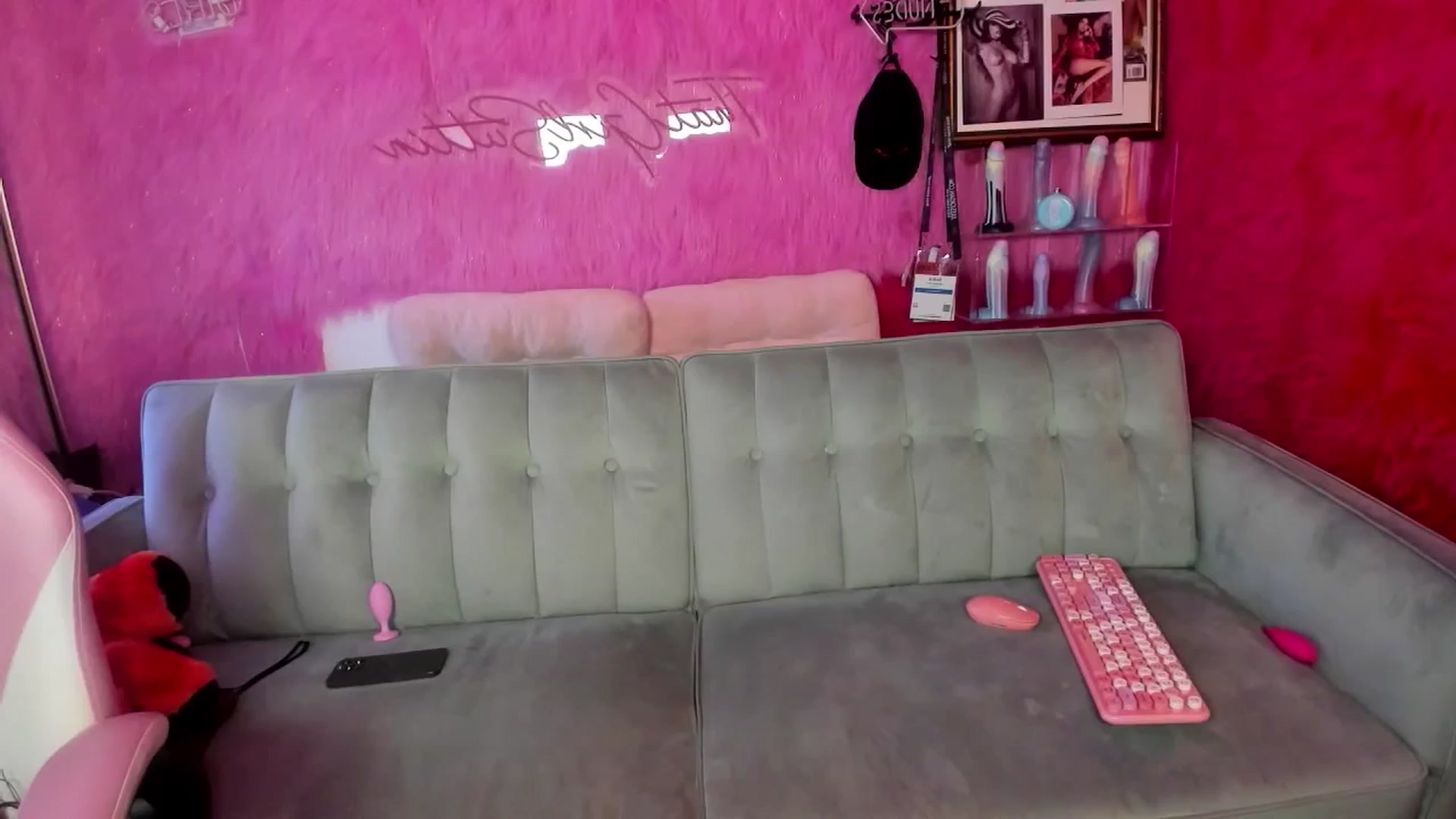 Gallery image thumbnail from thatgrlsuttin's myfreecams stream on, 02/19/2026, 01:35 image 3 of 20