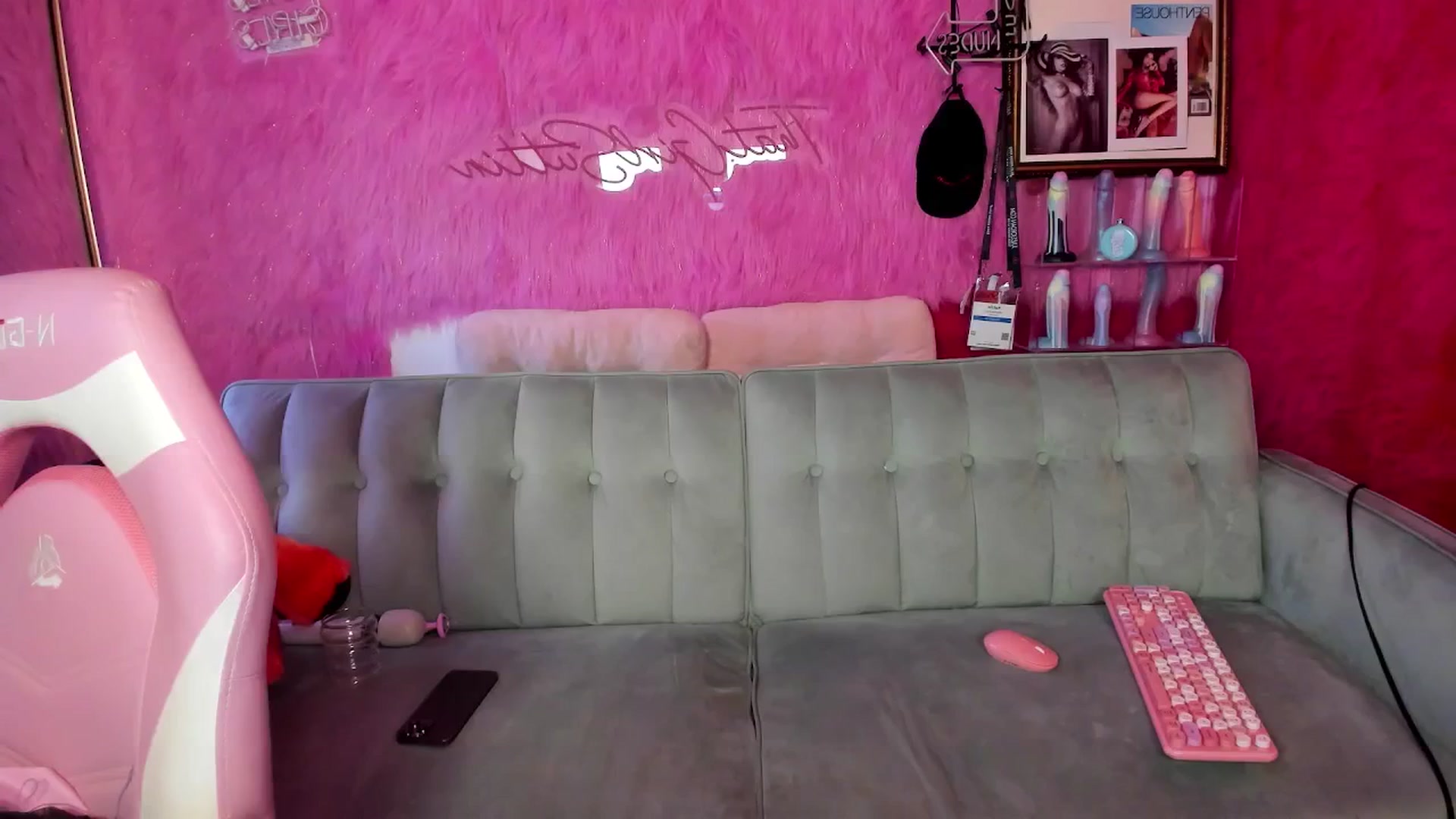 Gallery image thumbnail from thatgrlsuttin's myfreecams stream on, 02/26/2026, 01:01 image 15 of 20