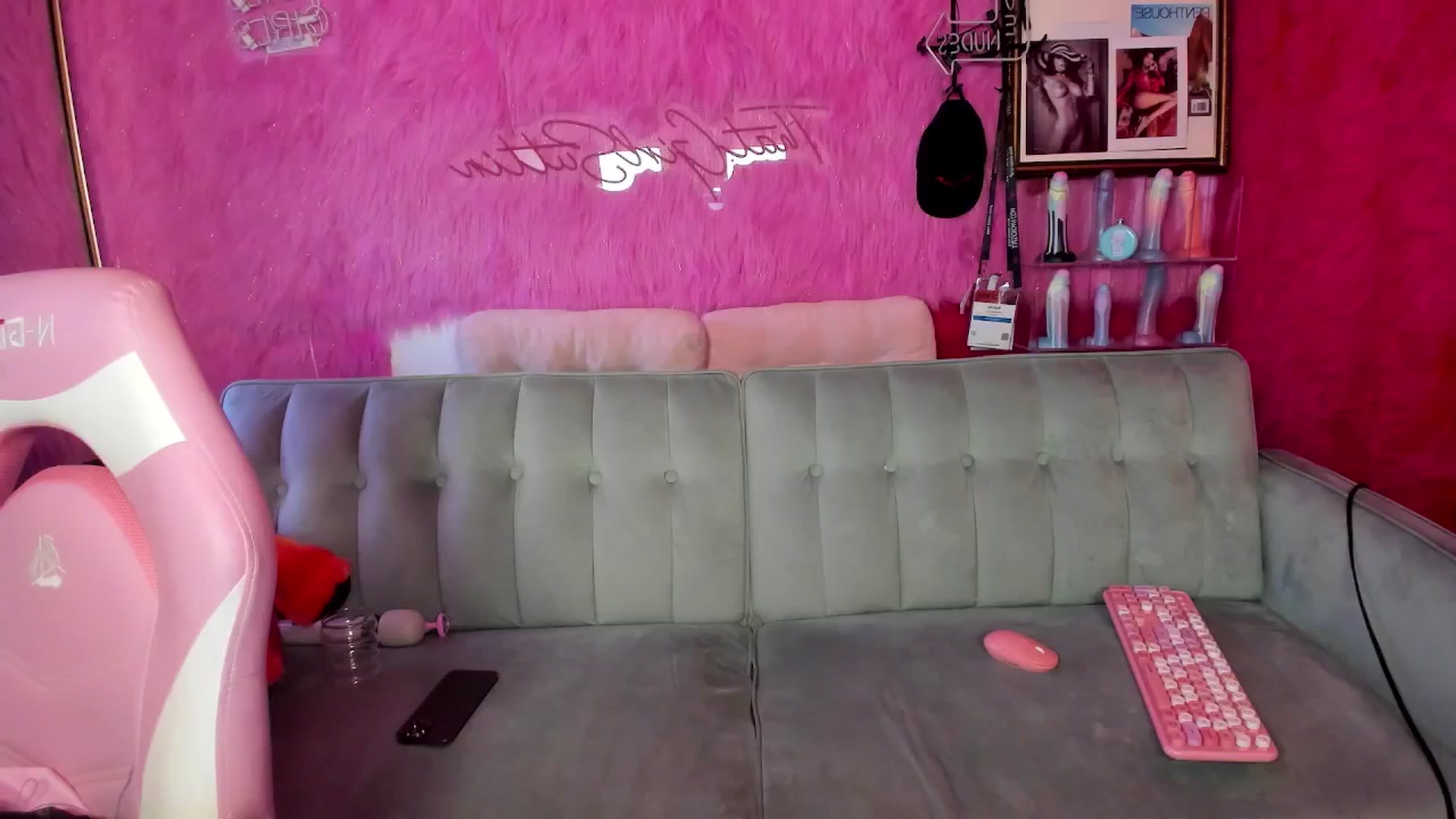 Gallery image thumbnail from thatgrlsuttin's myfreecams stream on, 02/26/2026, 01:01 image 16 of 20