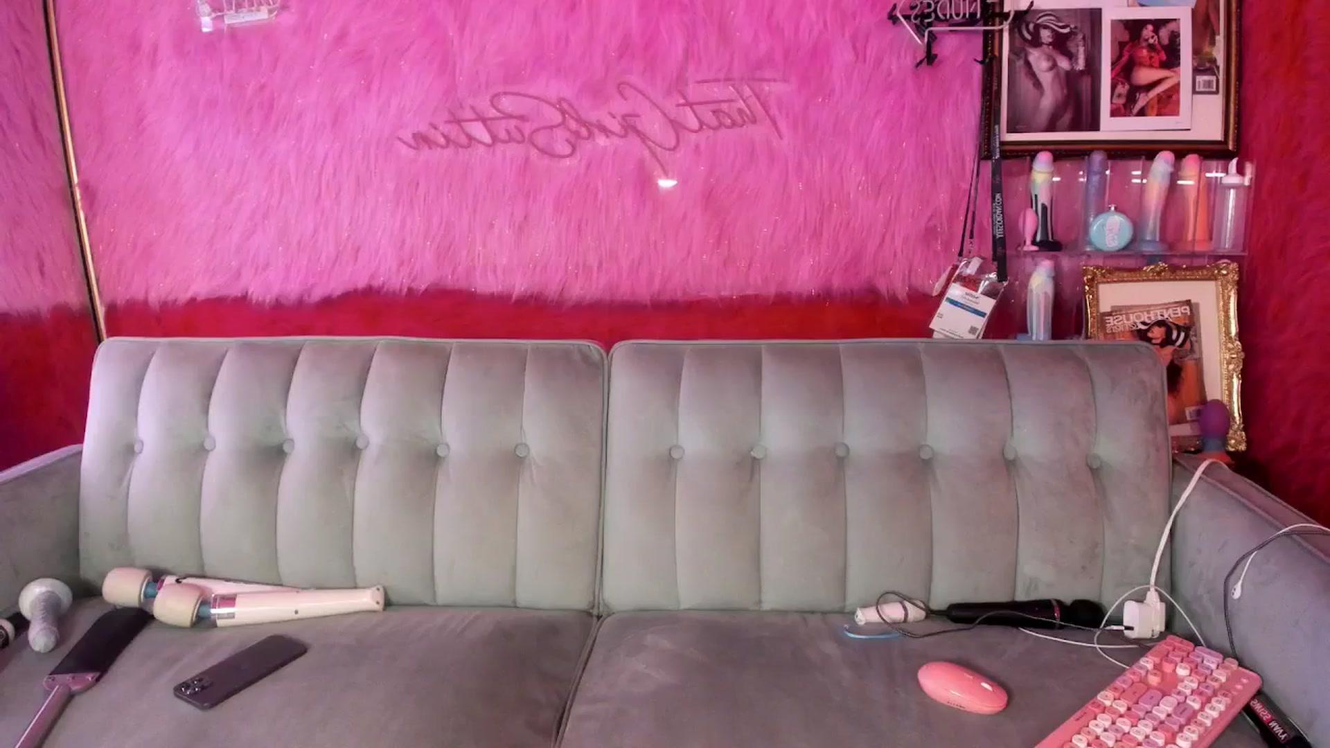 Gallery image thumbnail from thatgrlsuttin's myfreecams stream on, 03/30/2026, 23:57 image 10 of 20