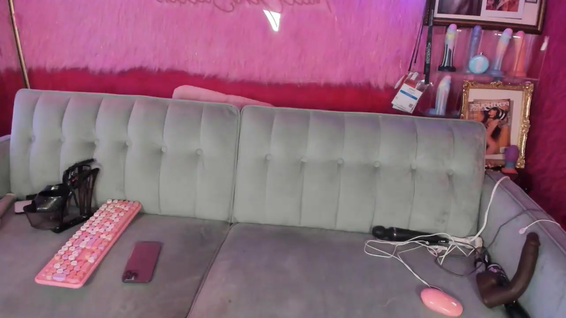 Gallery image thumbnail from thatgrlsuttin's myfreecams stream on, 04/17/2026, 01:32 image 16 of 20